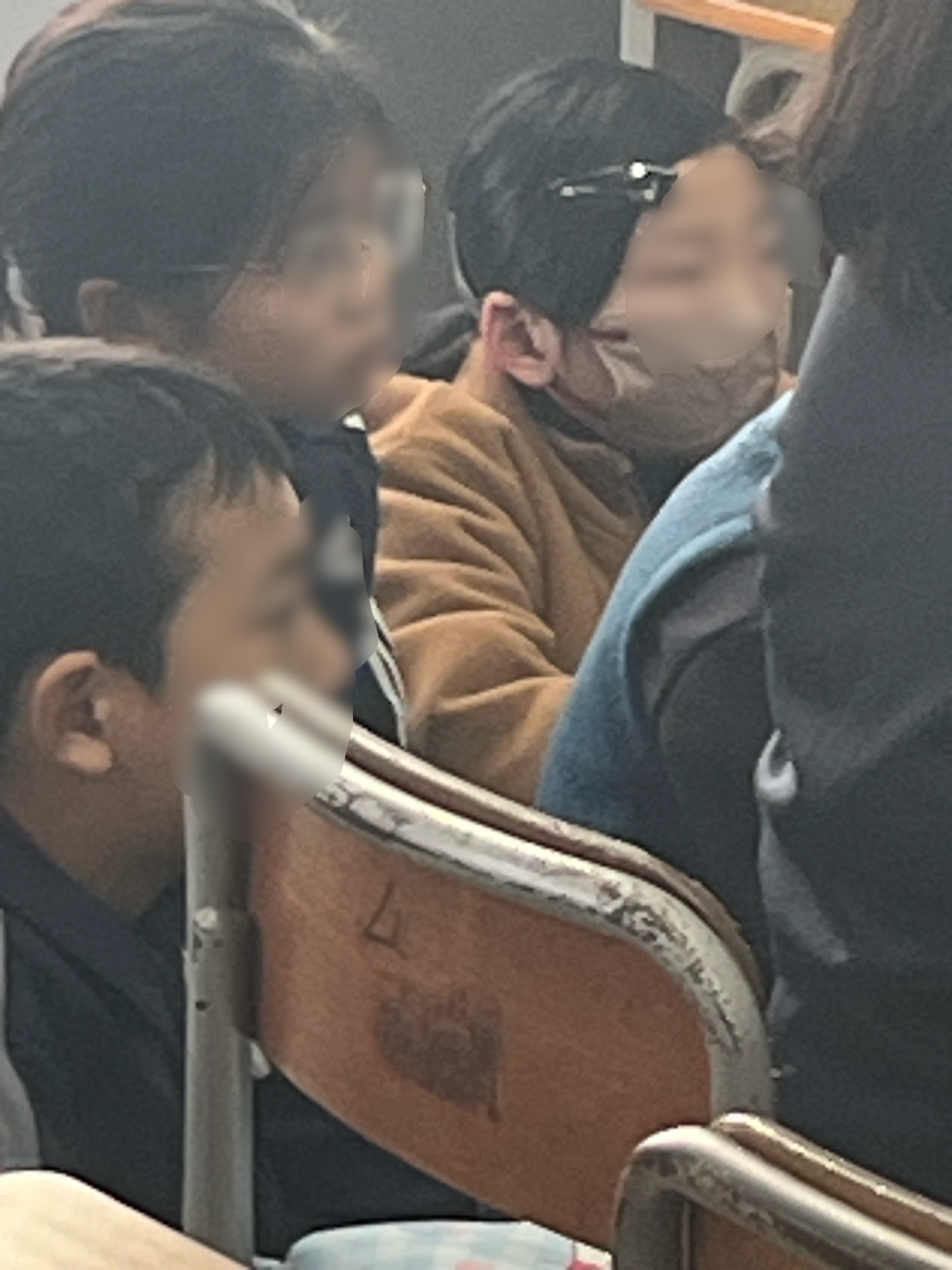 前のめりで聞く姿