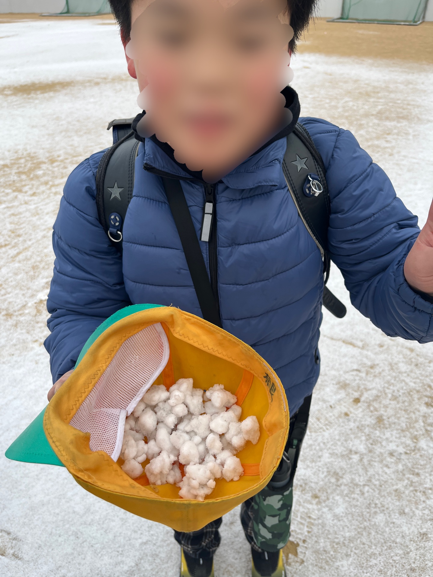 帽子にためた小さな玉