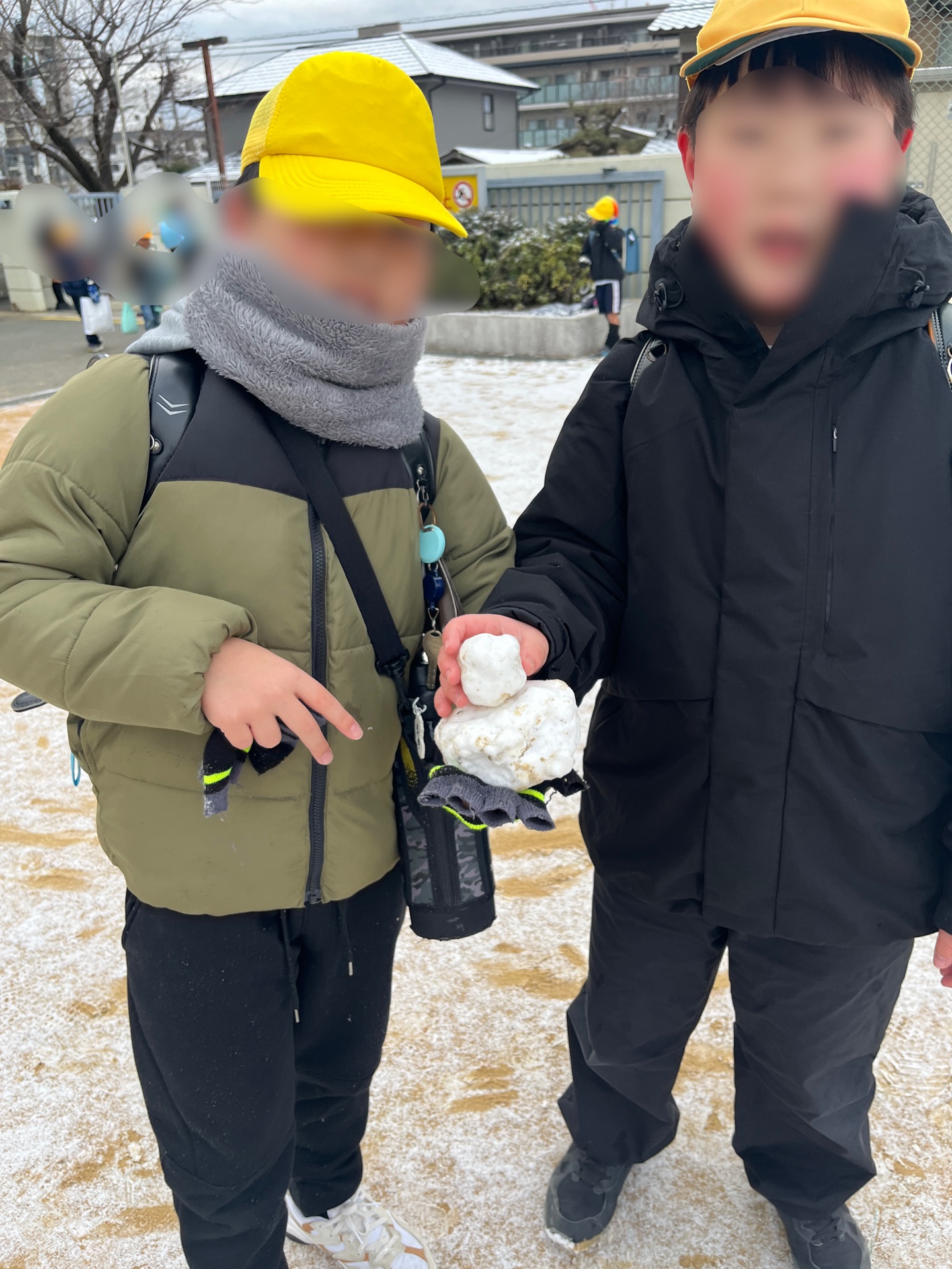 重ねて雪ダルマ