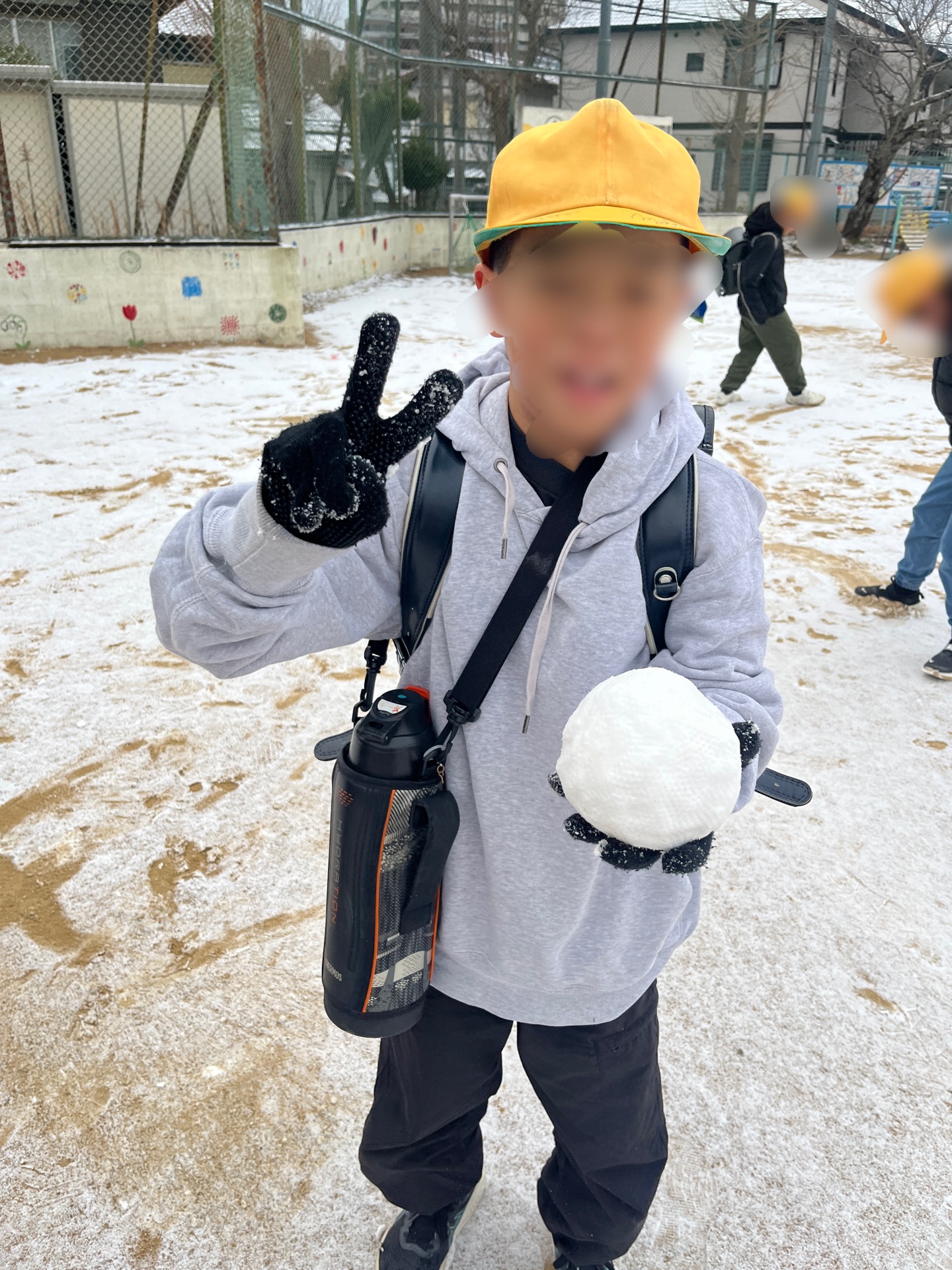 まっしろでおおきなのできたぁ