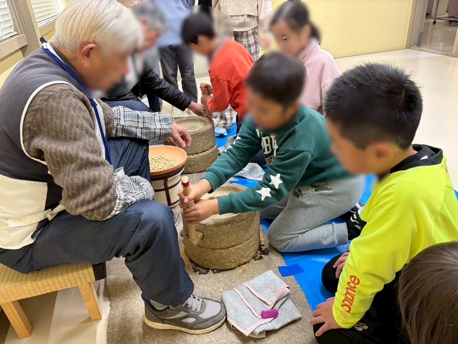 結構重い石臼です