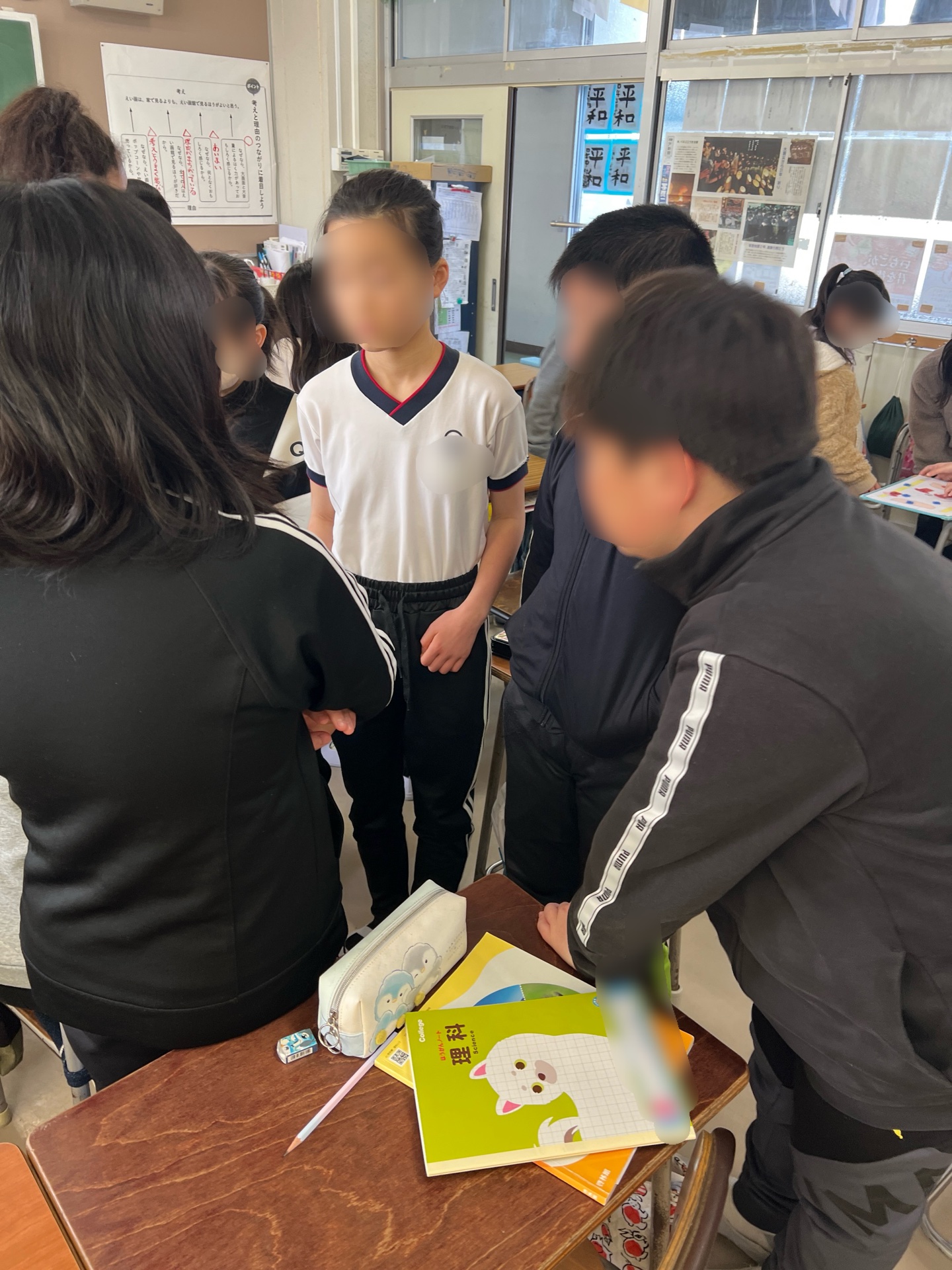 顔を寄せ合い相談