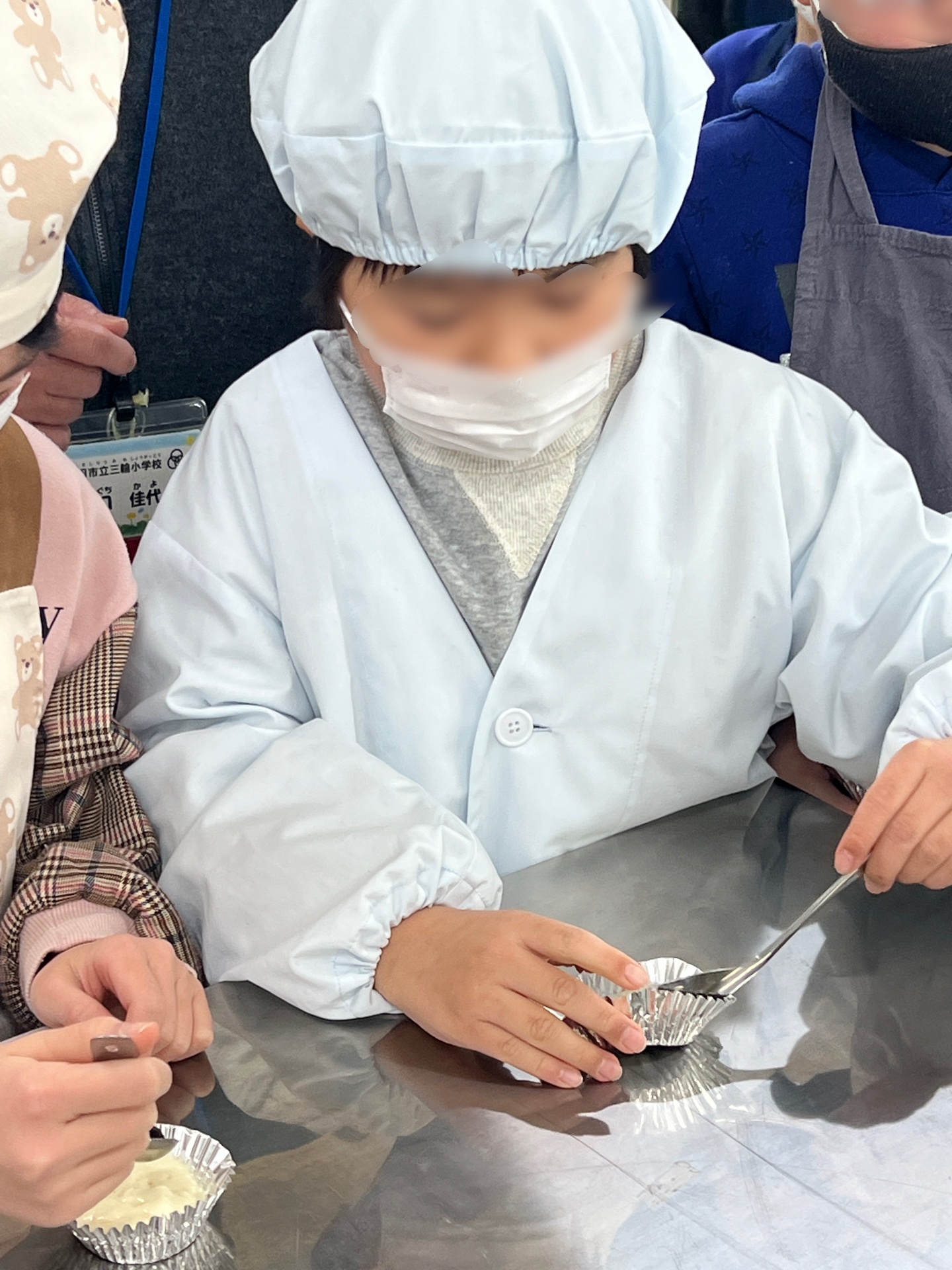 カップケーキも慎重に