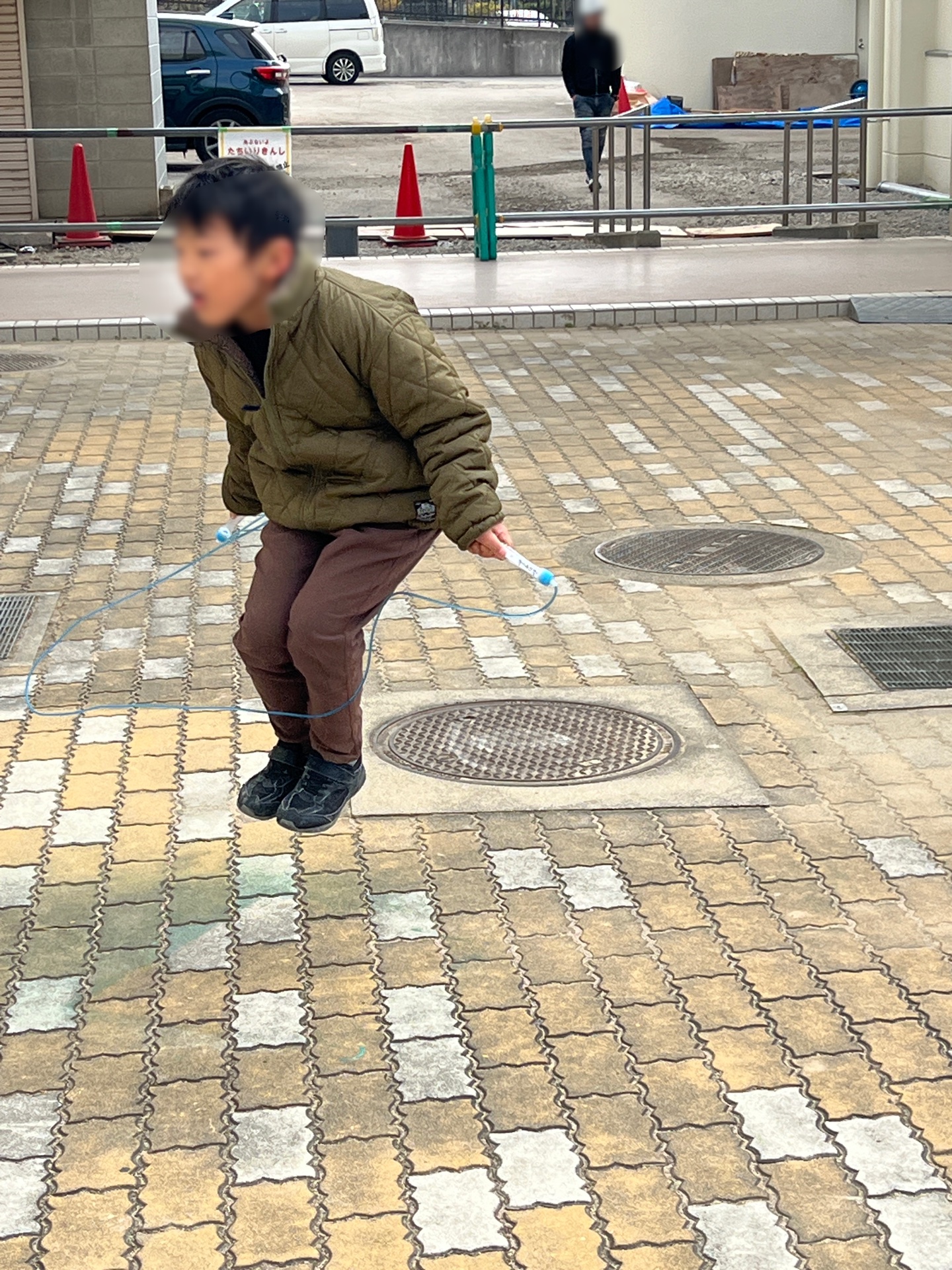 高く跳んでます