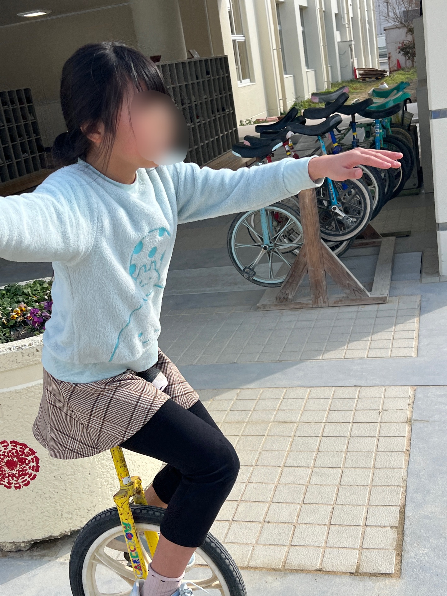 遠く見て、姿勢がいいぞ