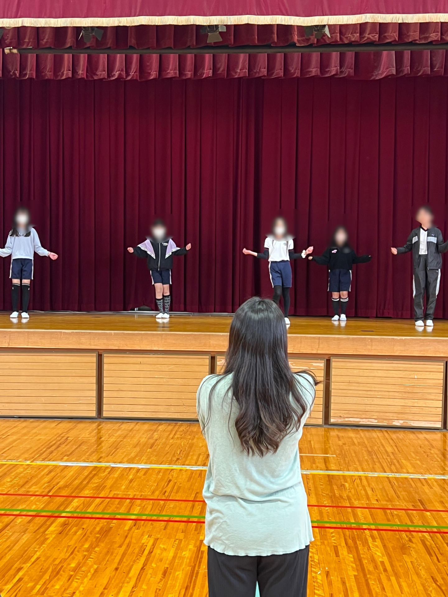 クラブ活動が終わったみんなも声援をくれてます