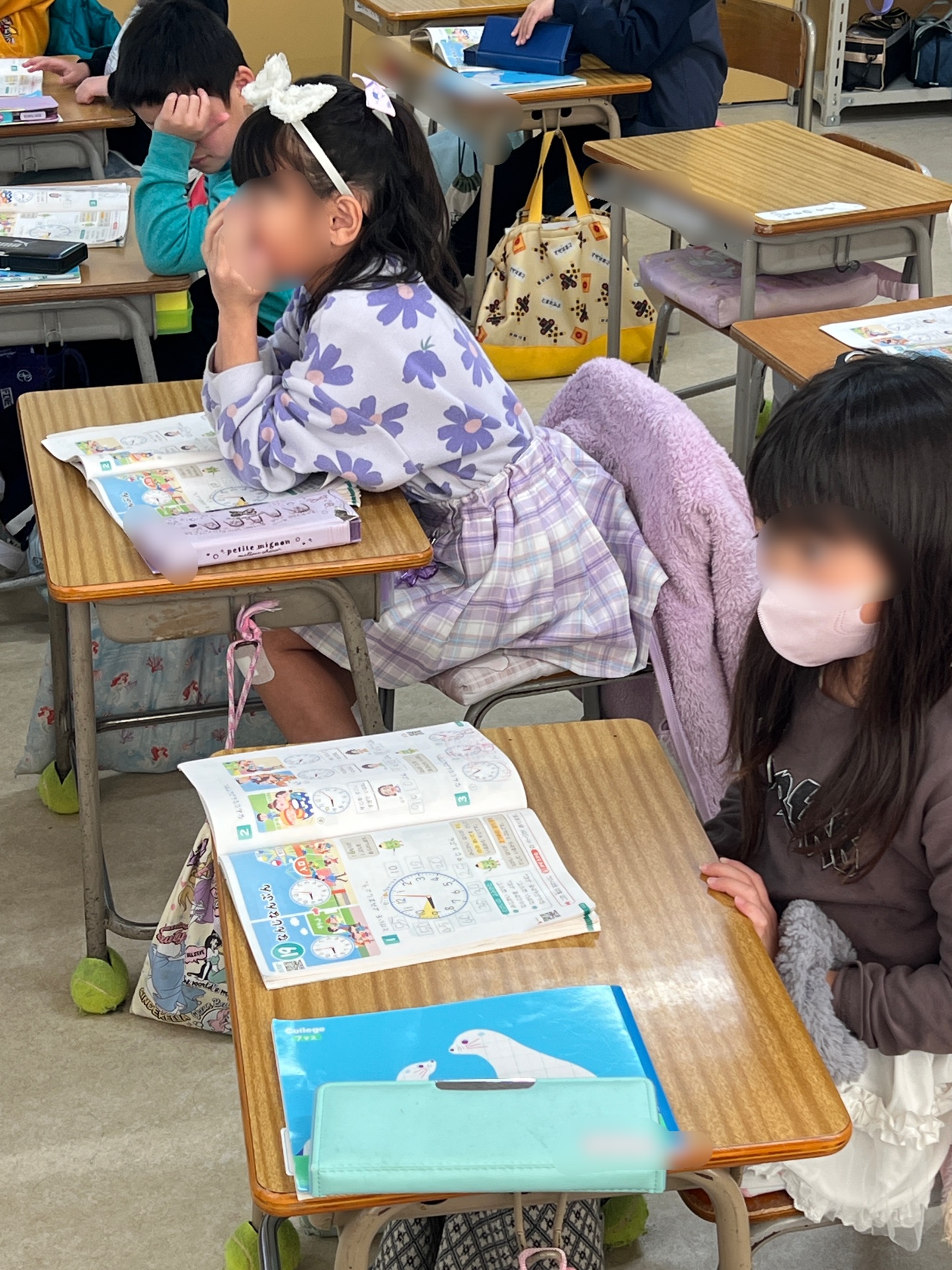 しっかり大型テレビを凝視