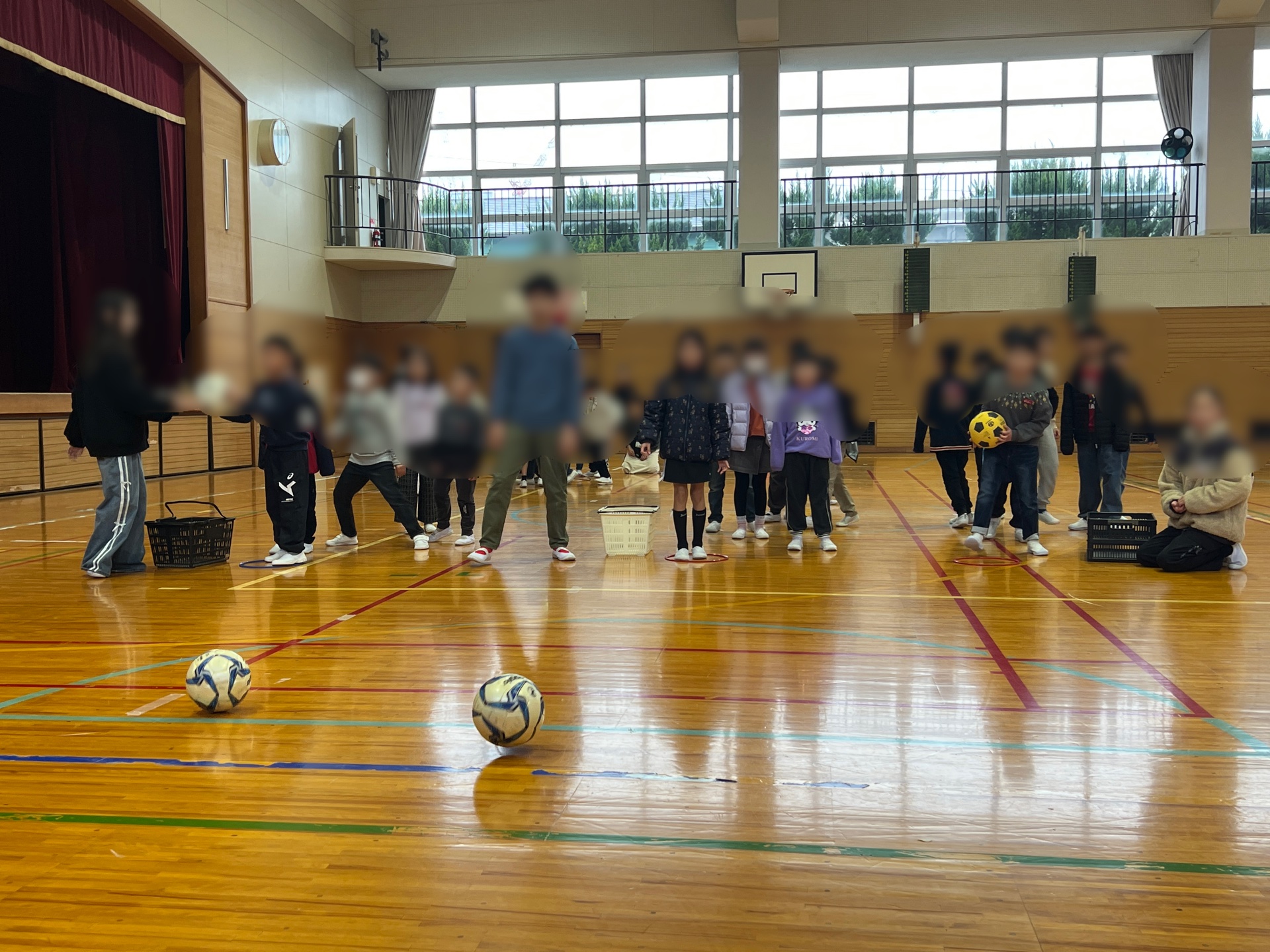 ボウリングで投げるところ