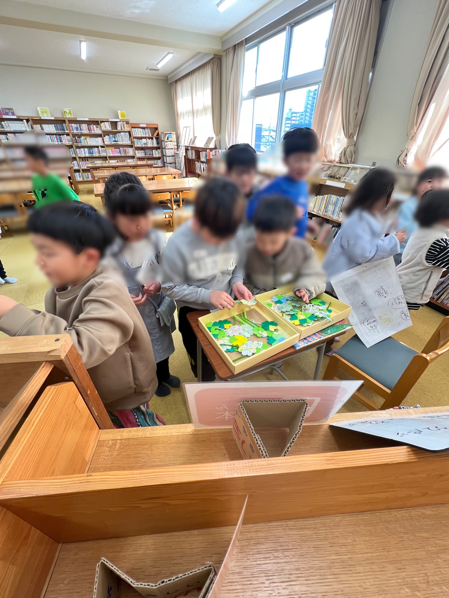 喜んで、クローバーを選ぶ