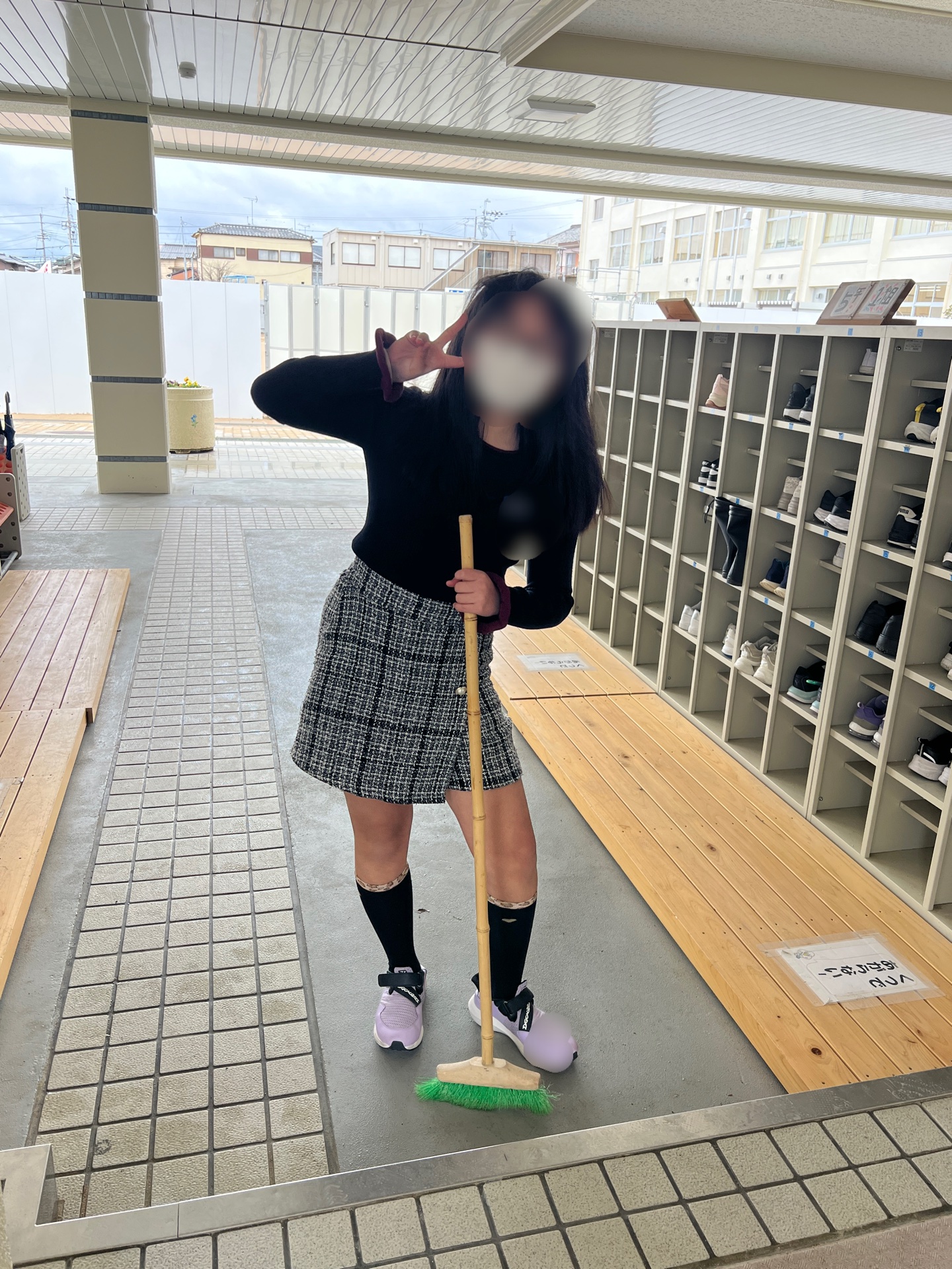 そうじをしながら、笑顔の中に夢と希望が詰まってる3