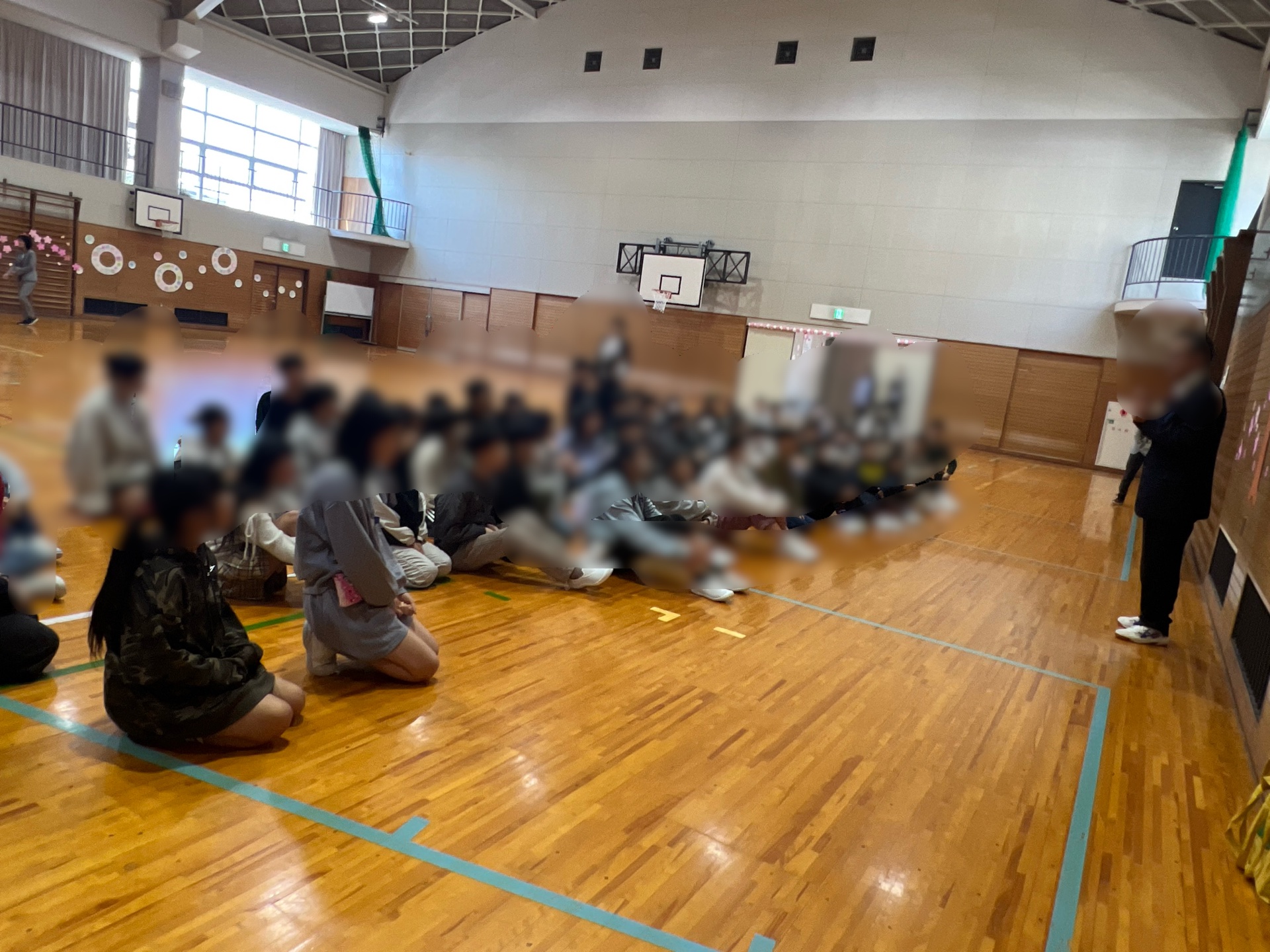 始業式後に体育館に残り学年開きの6年生