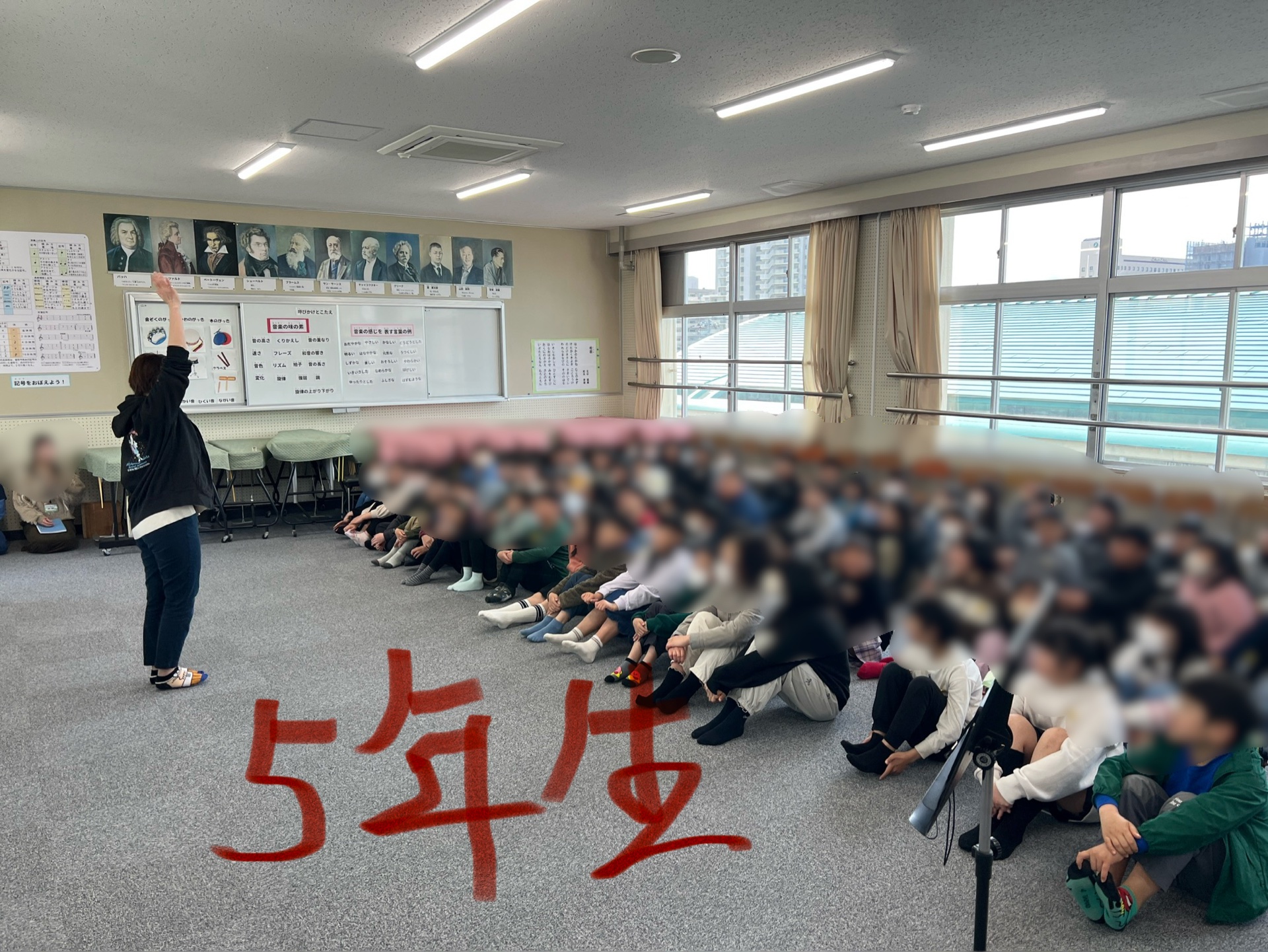 5年生は音楽室で、みんなでお話