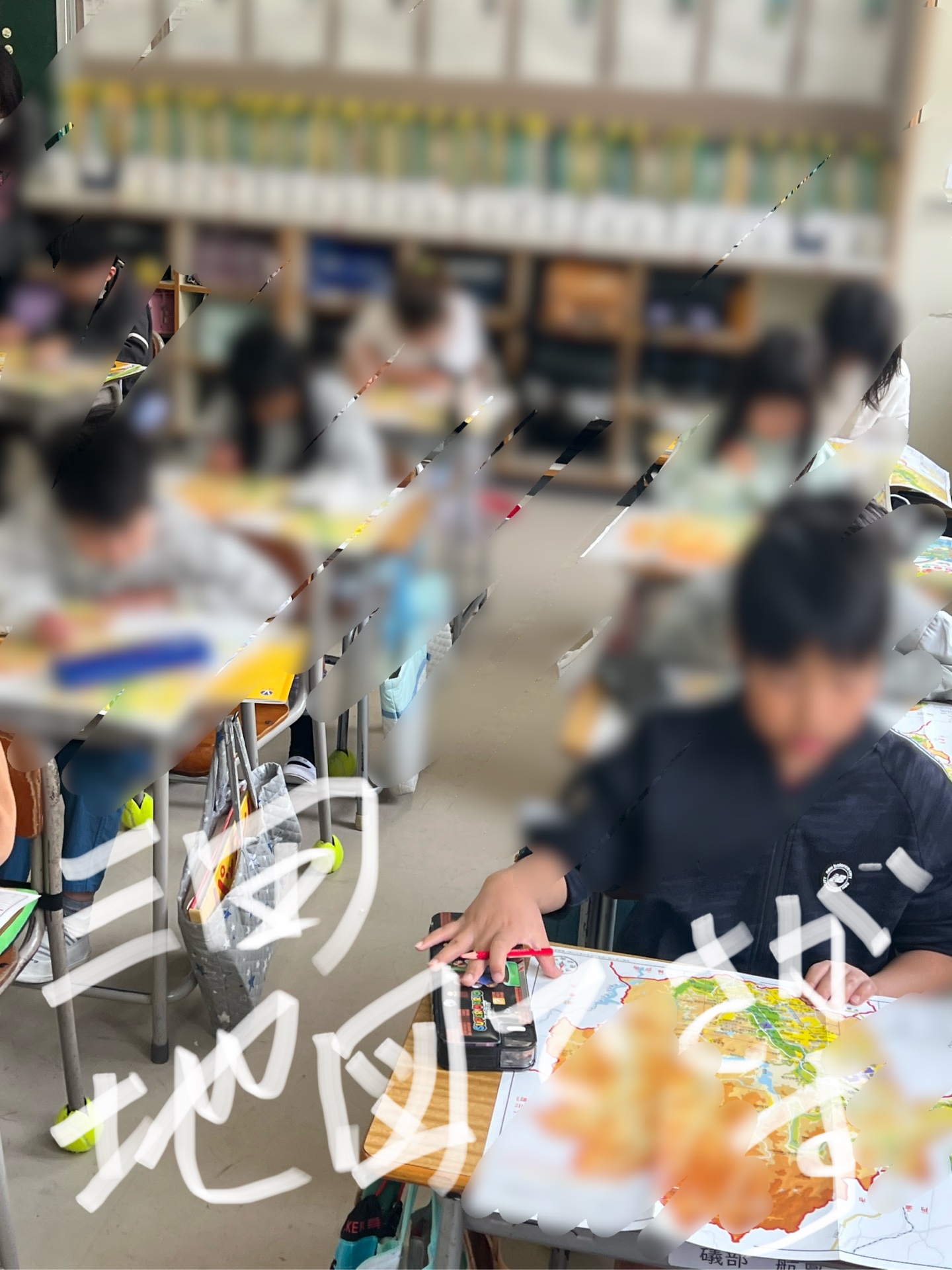 3年生は三田市の地図を見てる