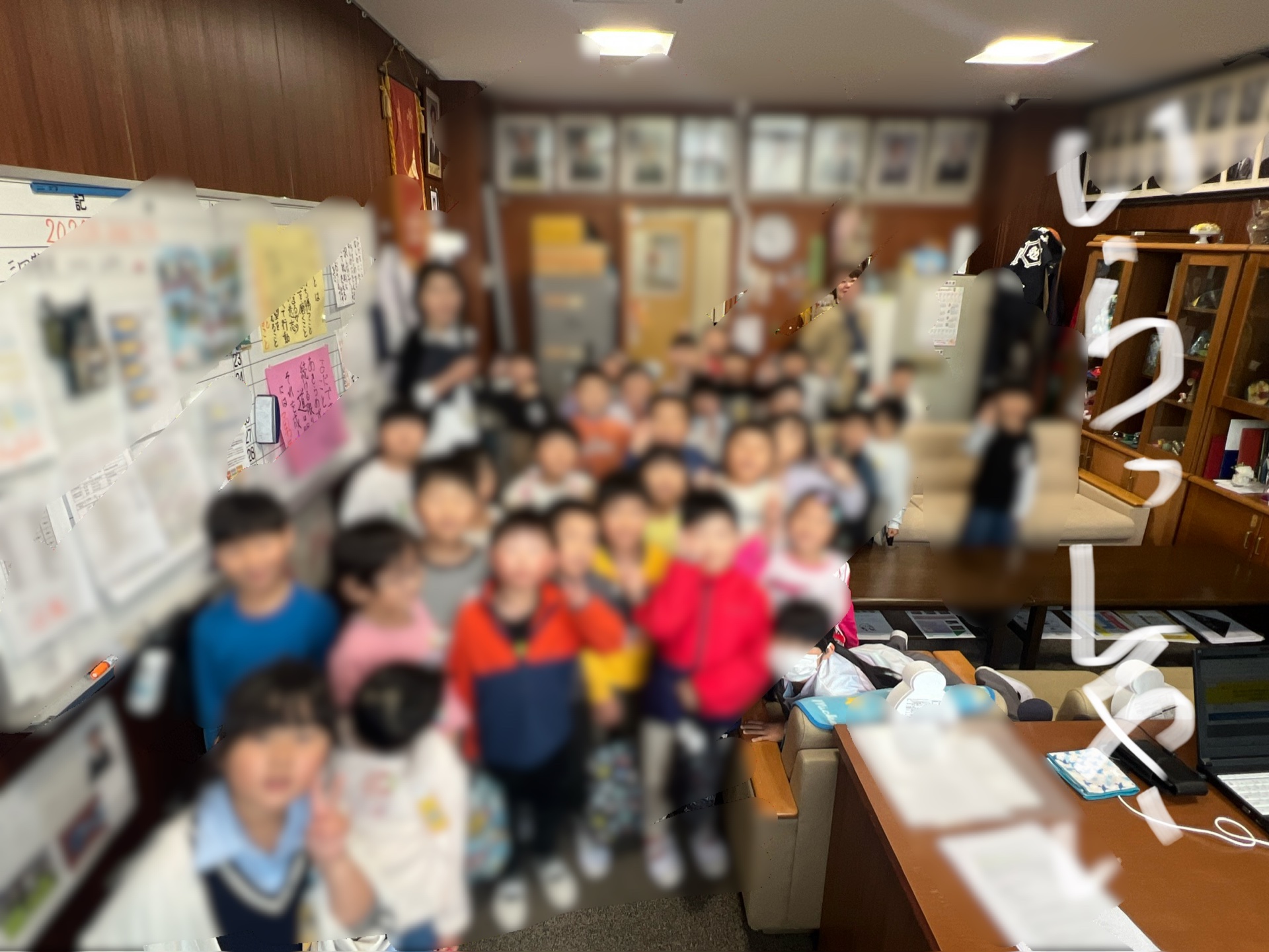 校長室を探検中