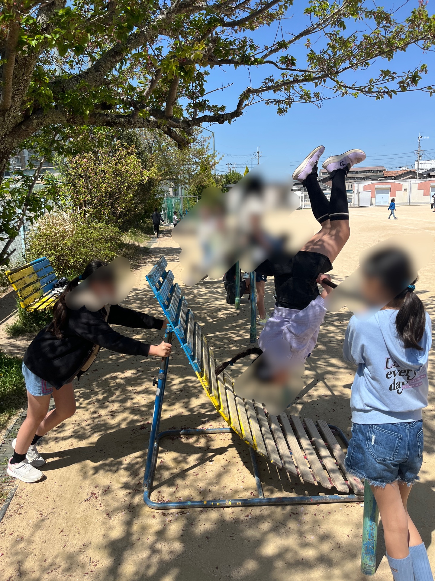 鉄棒での回転は圧巻です