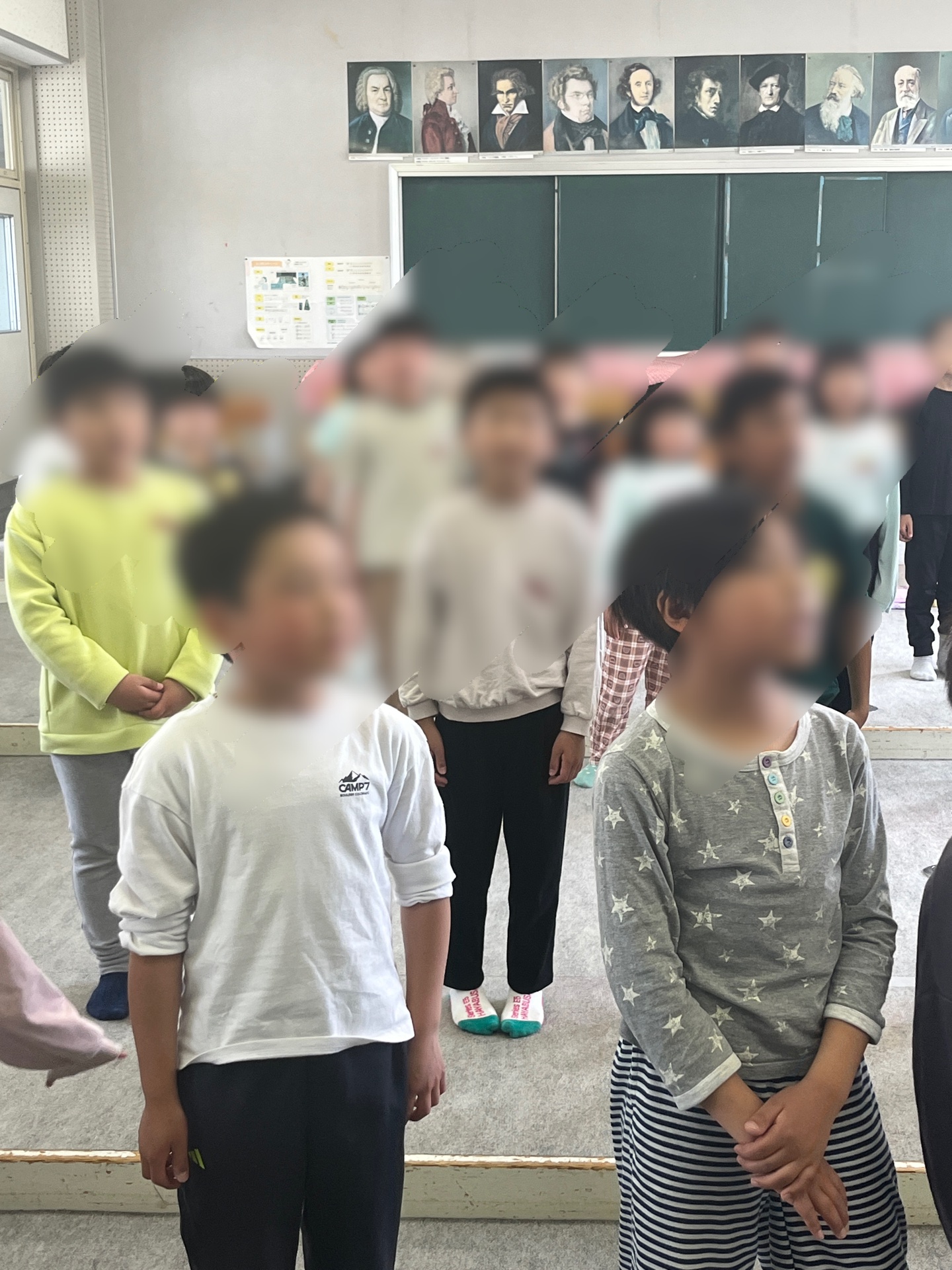 すっごく楽し気に歌っています