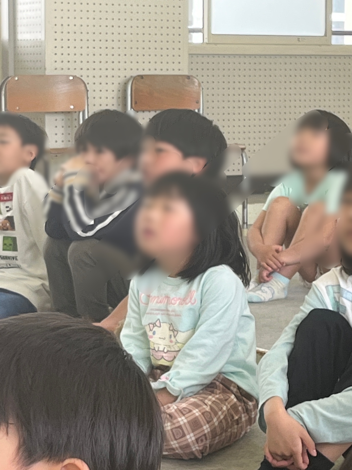 世界の挨拶を歌っています