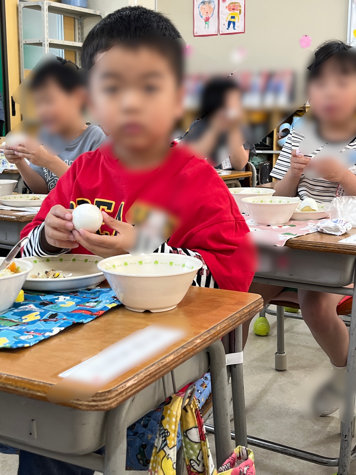 卵の殻を割るのもばっちりでして、美味しいカレーをいただいています