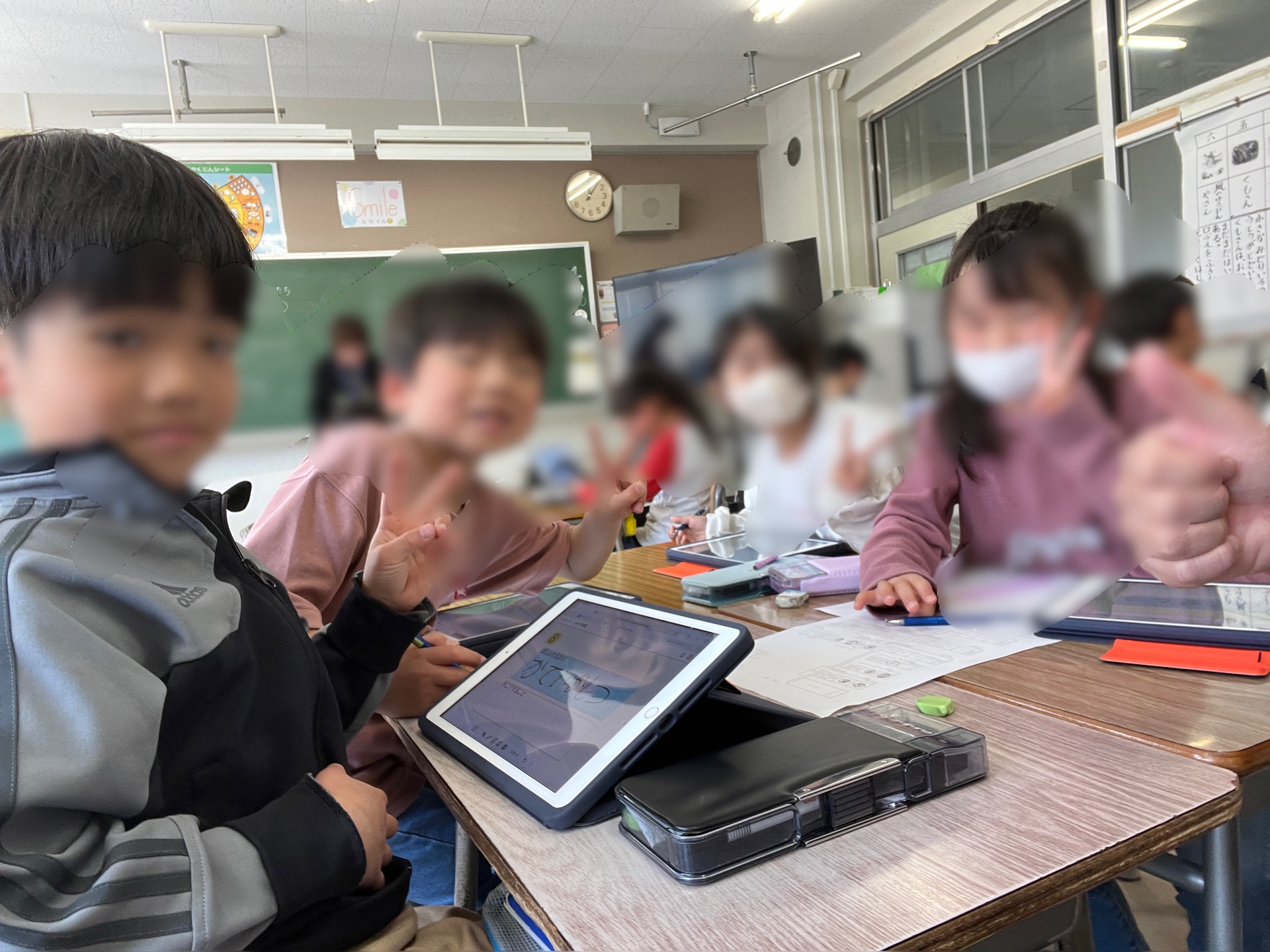 1年生との学校探検に向けて、なにやら、クイズを作ってる