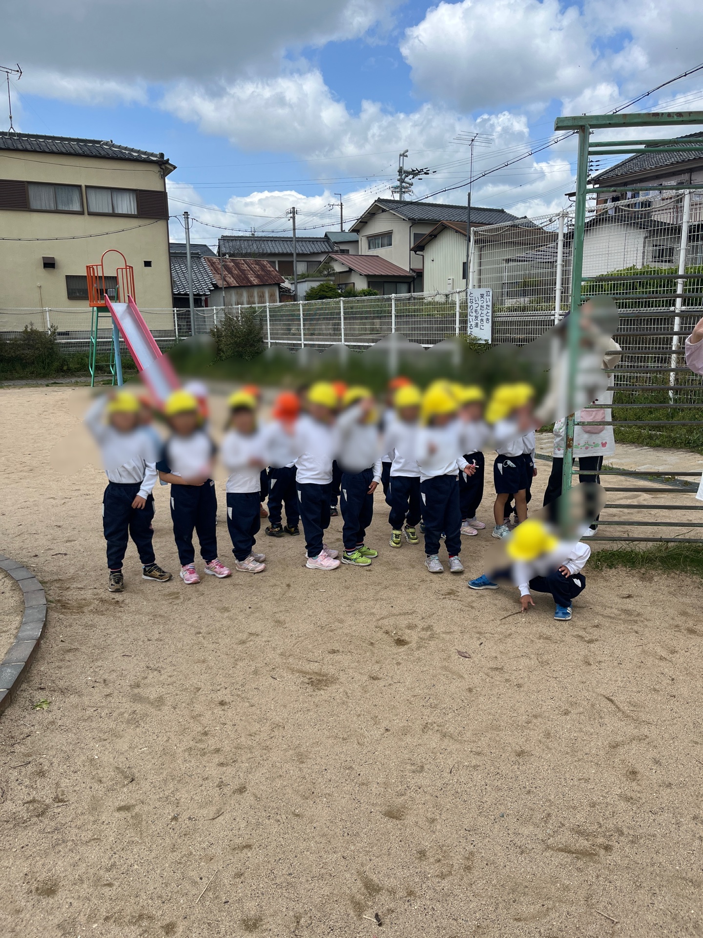 並んで、幼稚園へ戻ります