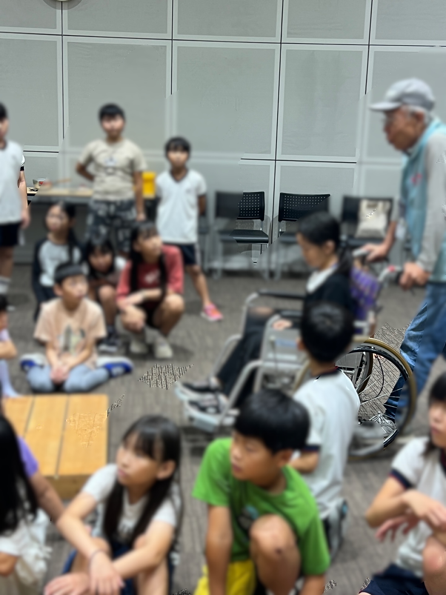 安全な車いすの運行方法を学ぶ