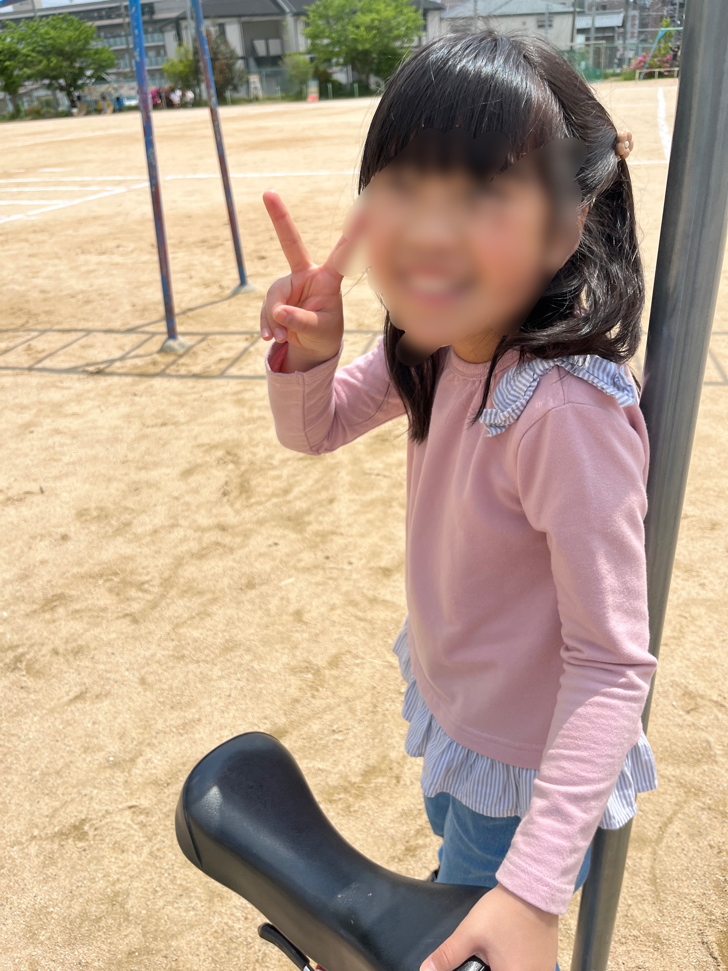 一輪車の高さは、おへそあたりがいいんですよう