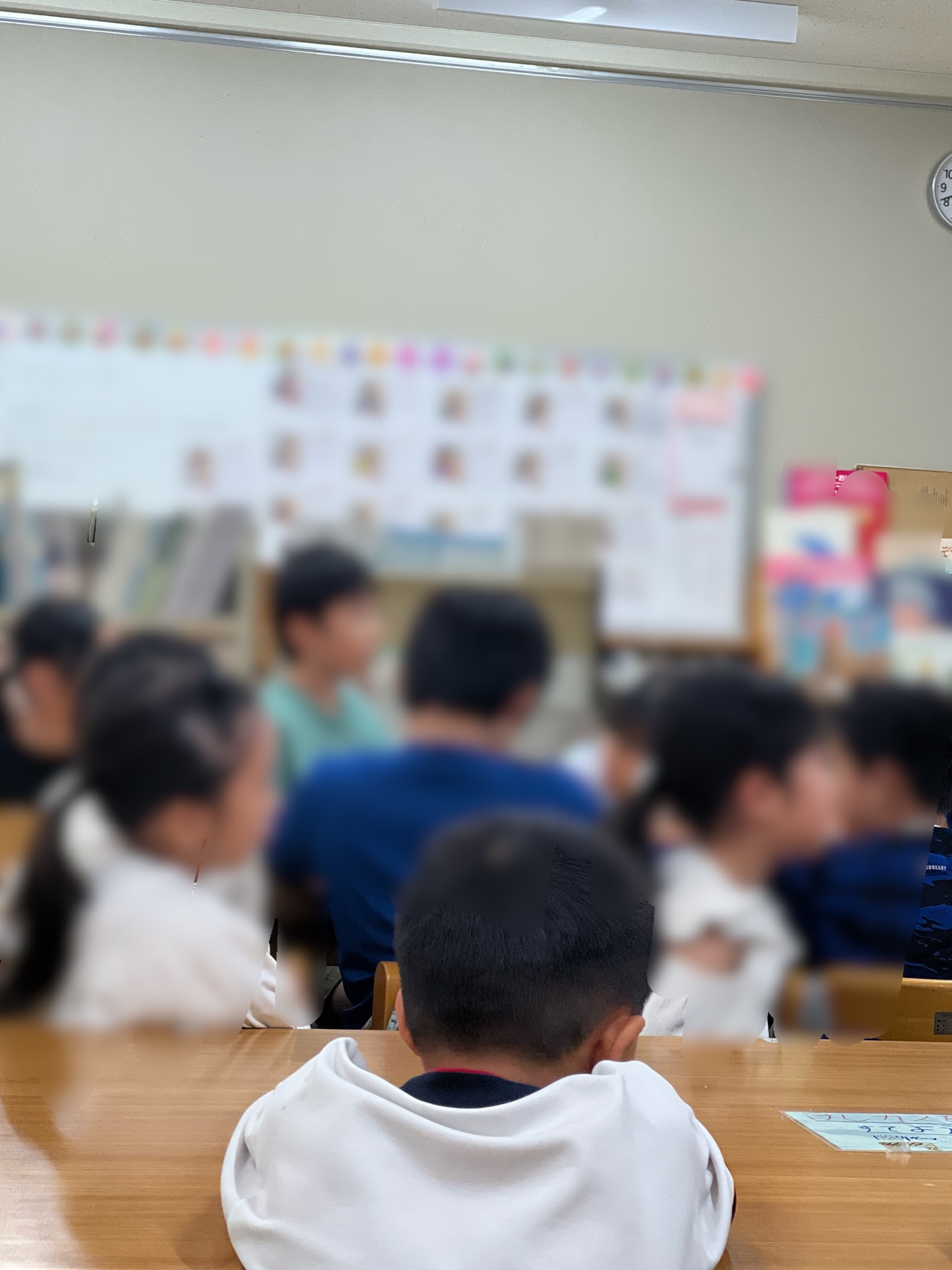 お話を真剣に聞いていますよ