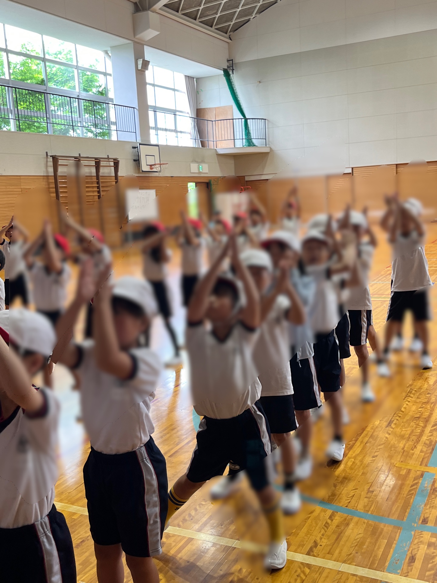 ぱん、ぱん、ぱん、ぱんと4回手を打ちます