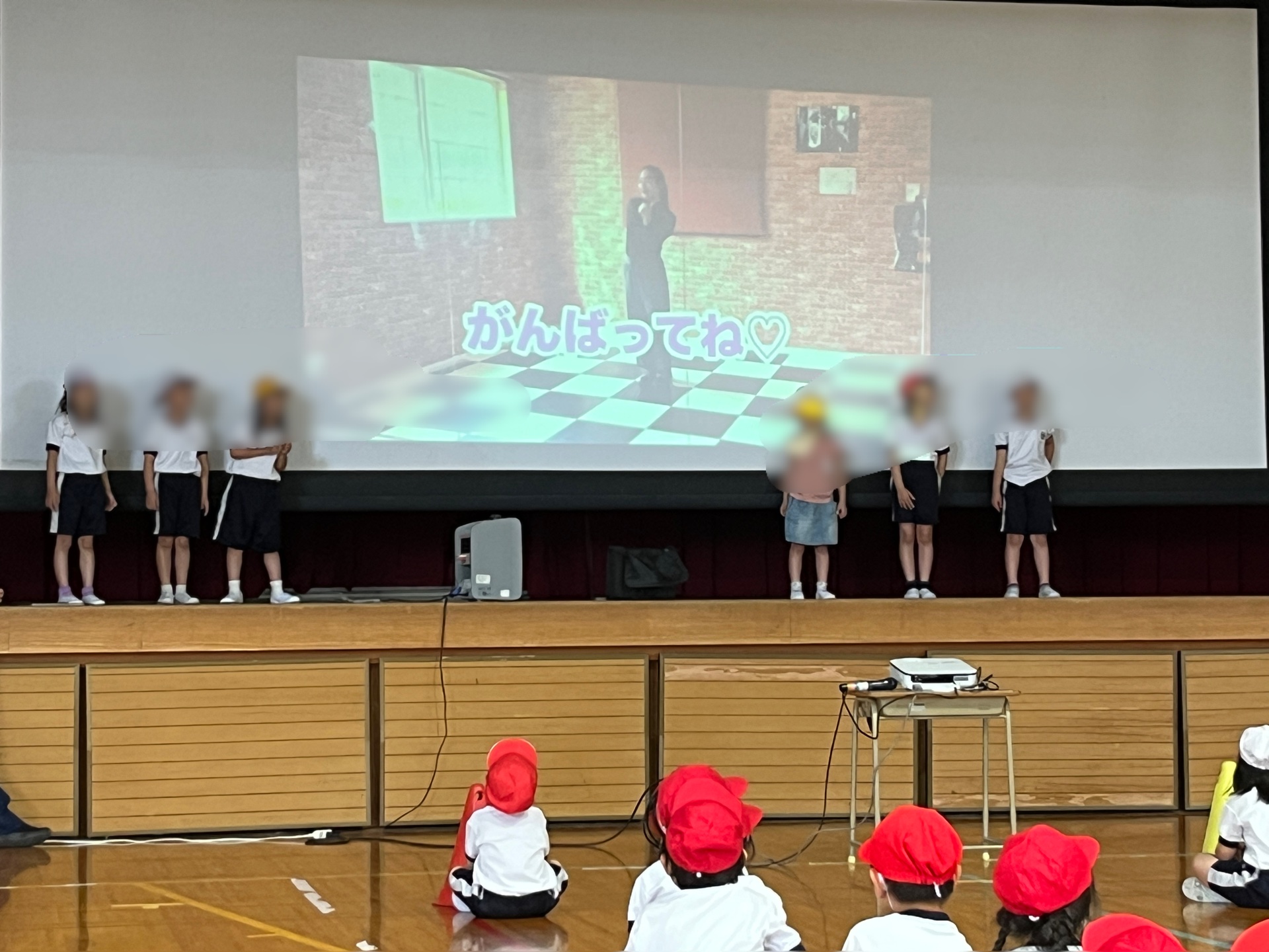 時には、ステージにも上がります