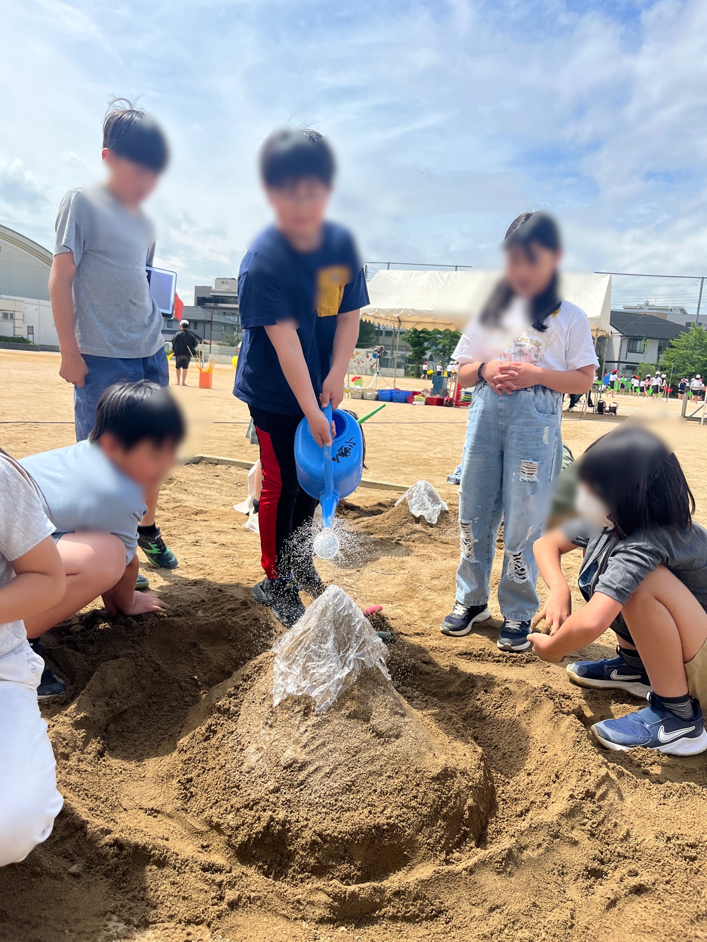 雨をじょうろで降らします