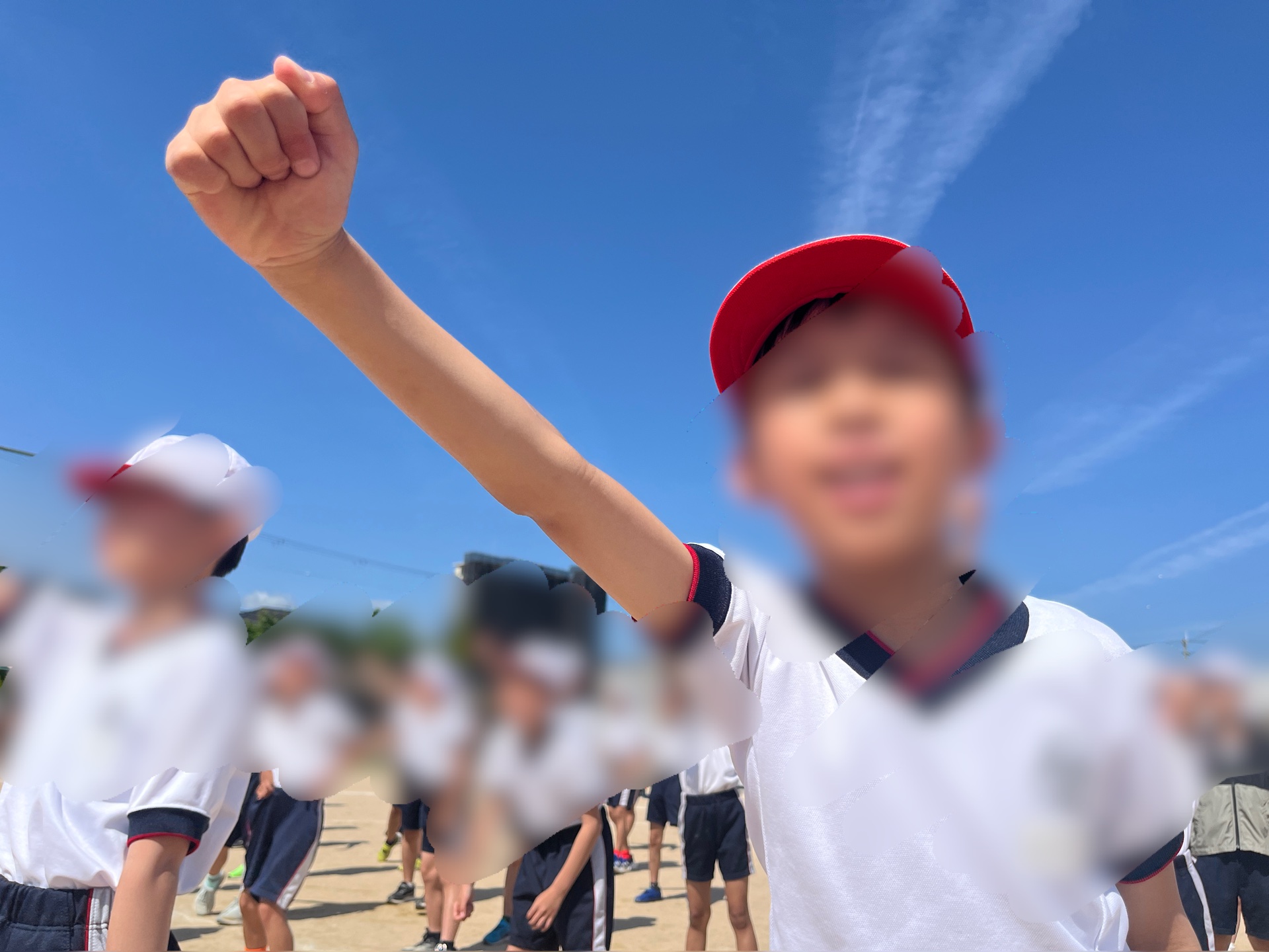 こぶしを突き上げろ