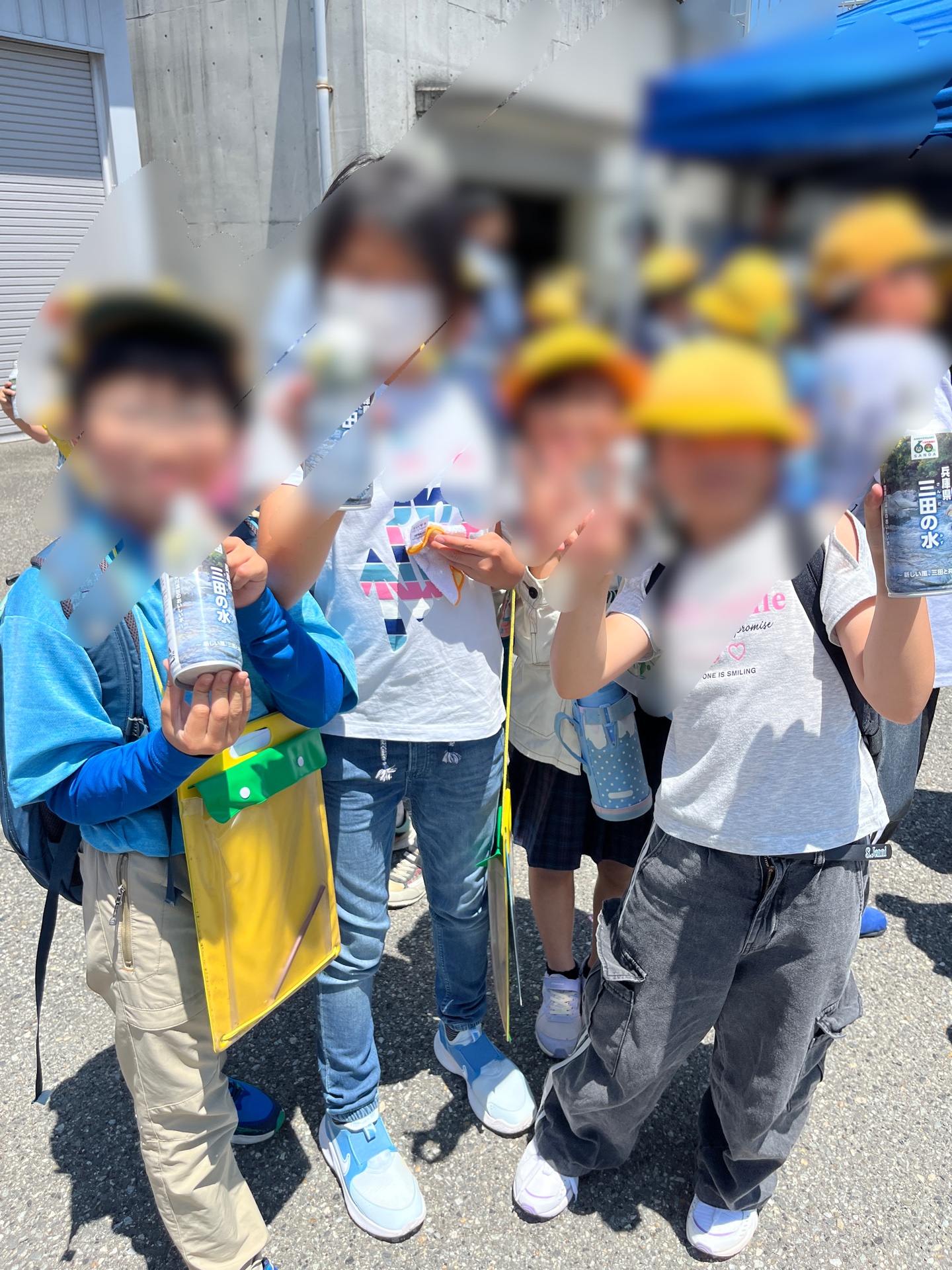 三田の水を一本ずついただきました