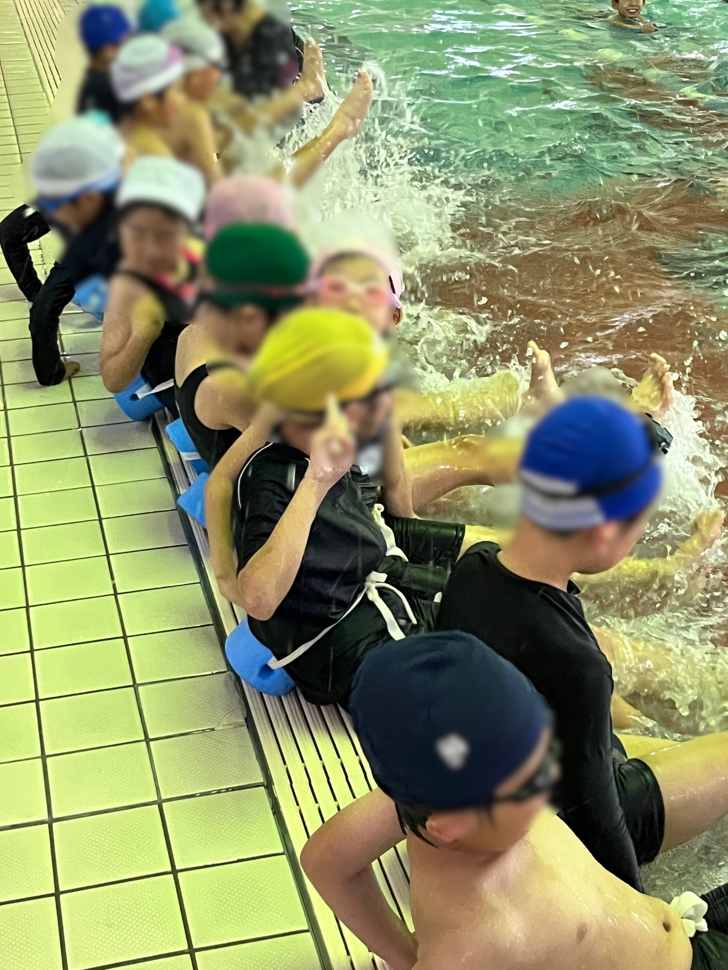 バタ足の横から風景