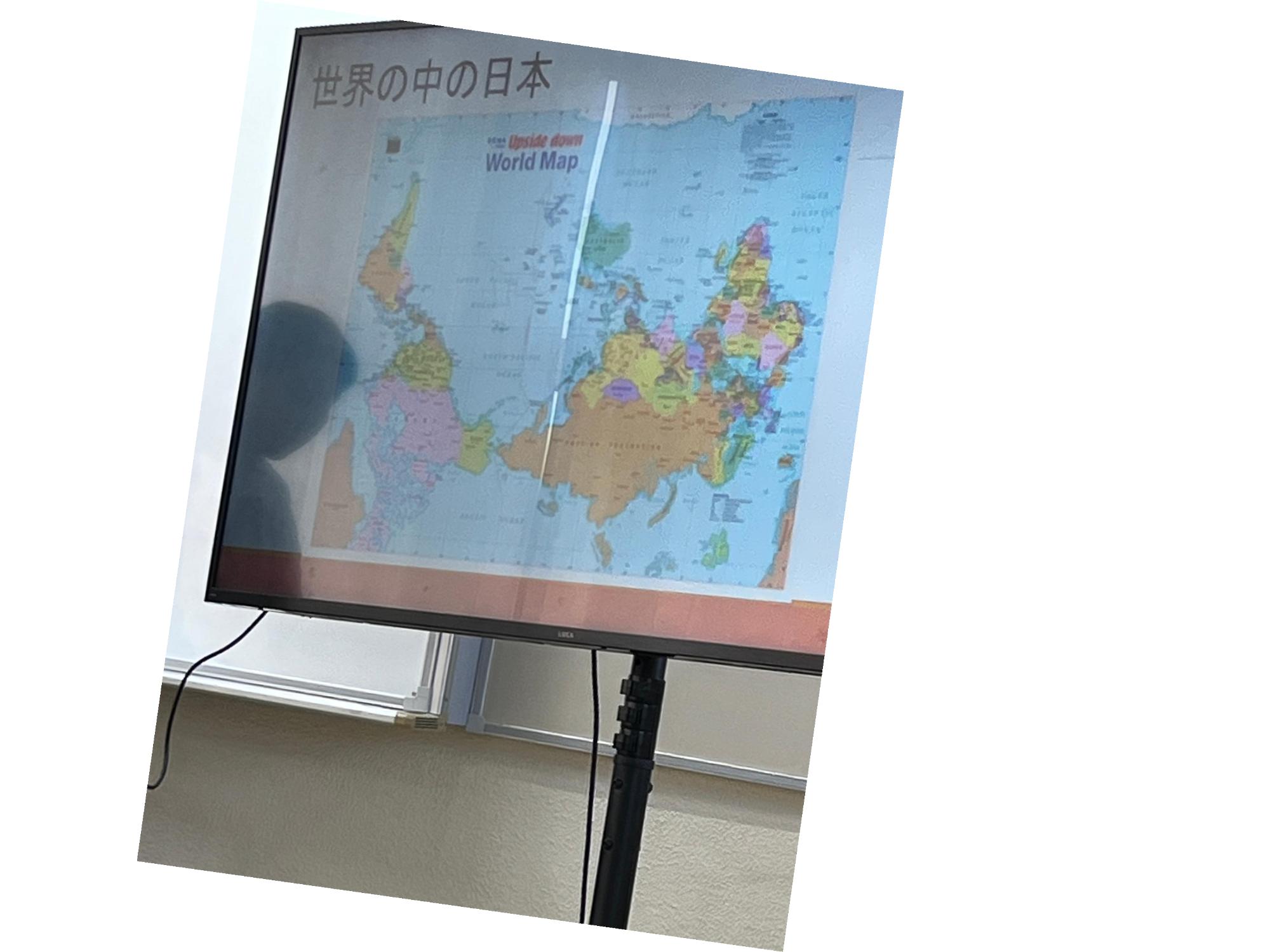 あれ、見慣れない世界地図が・・・