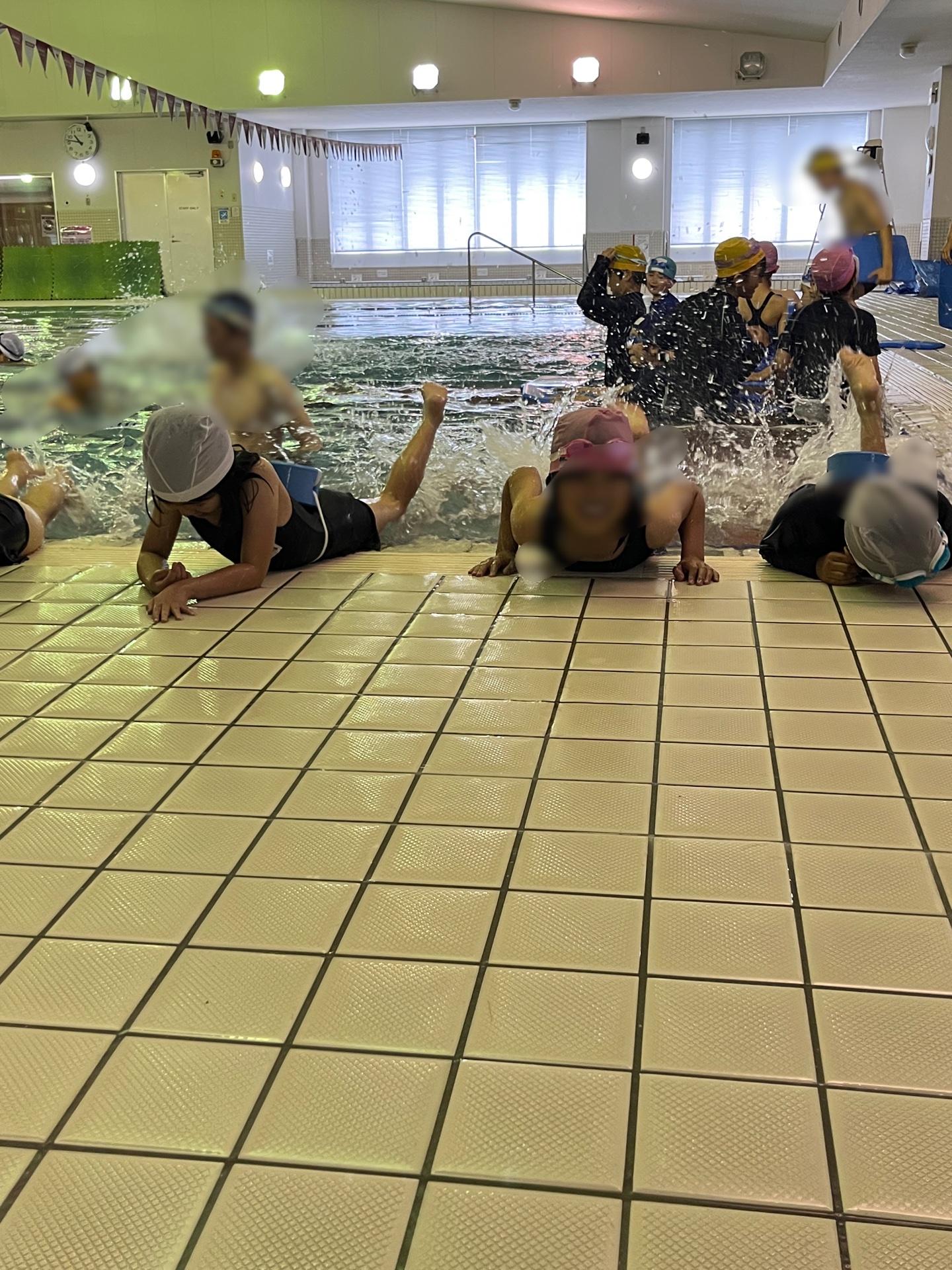 バタ足だよう、がんばってる