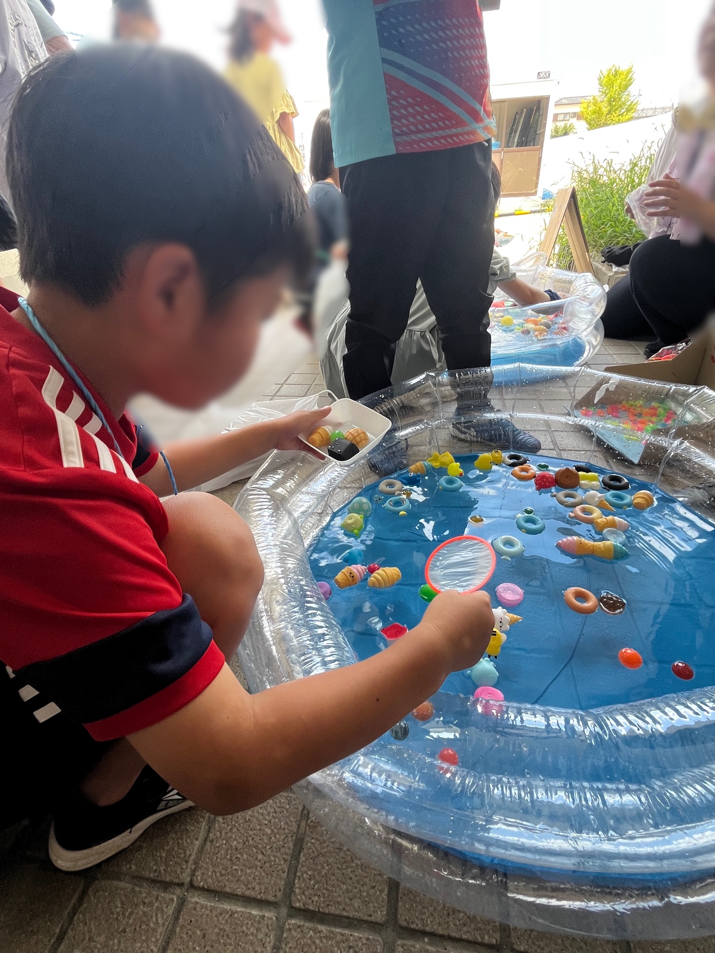 ポイがやぶけないように、そろりと