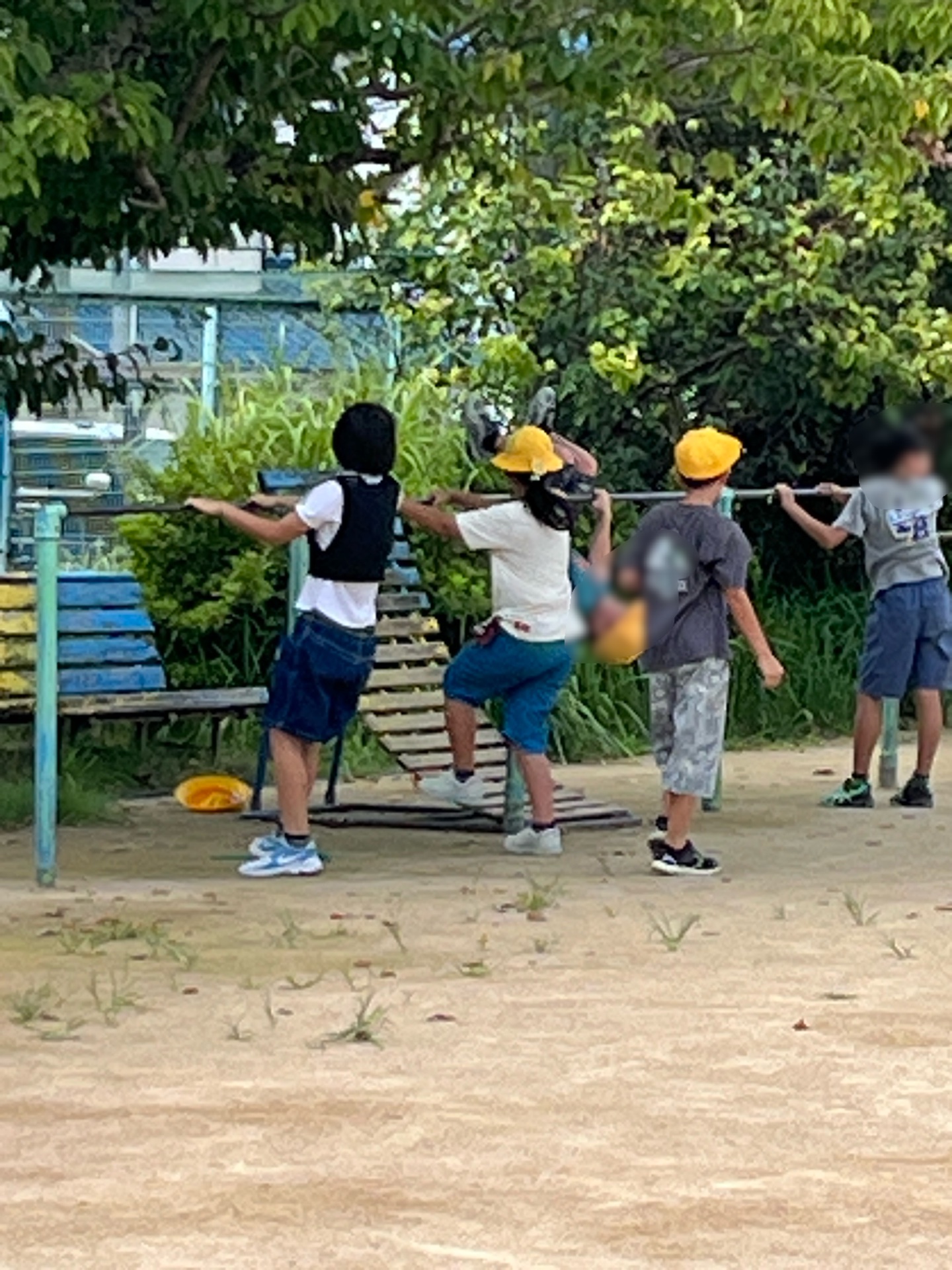 鉄棒で元気もりもり0829