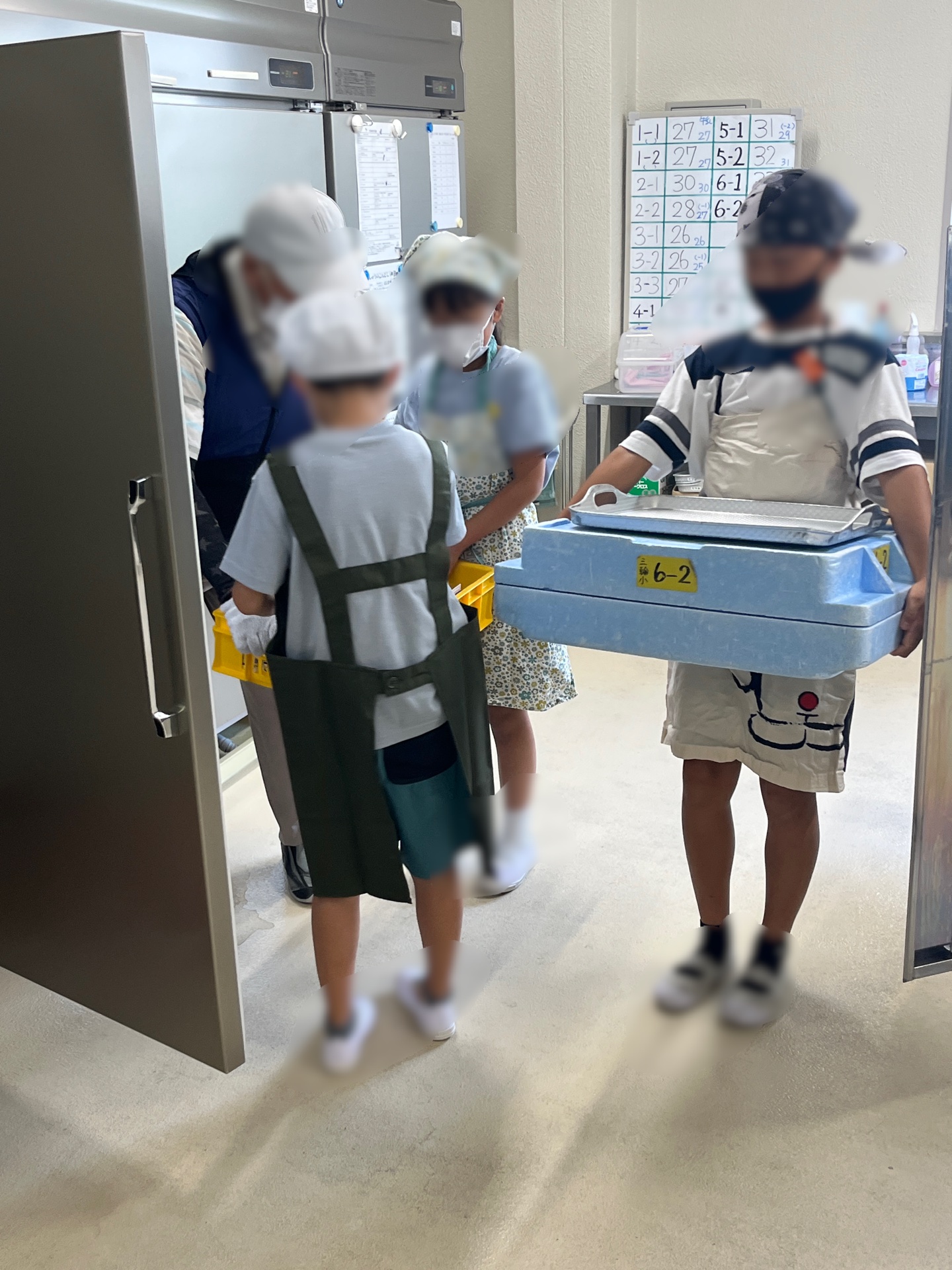 えっほ、えっほ、なかなか、重たいんです