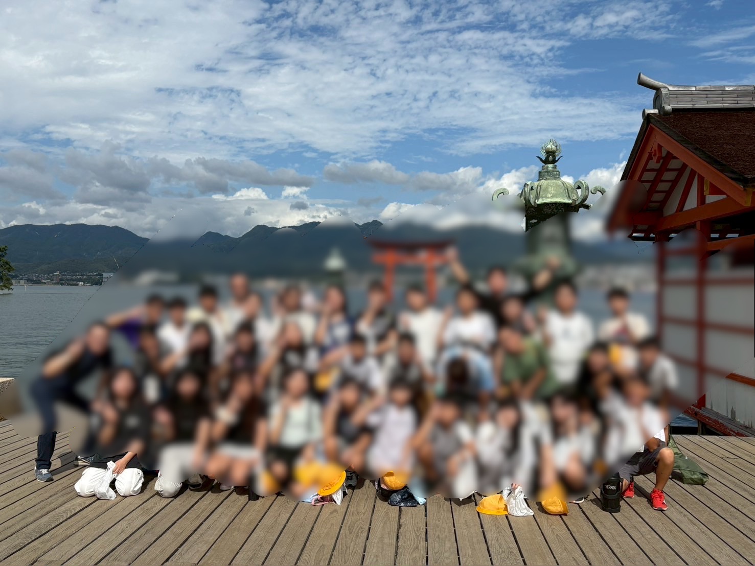 厳島神社で、1組