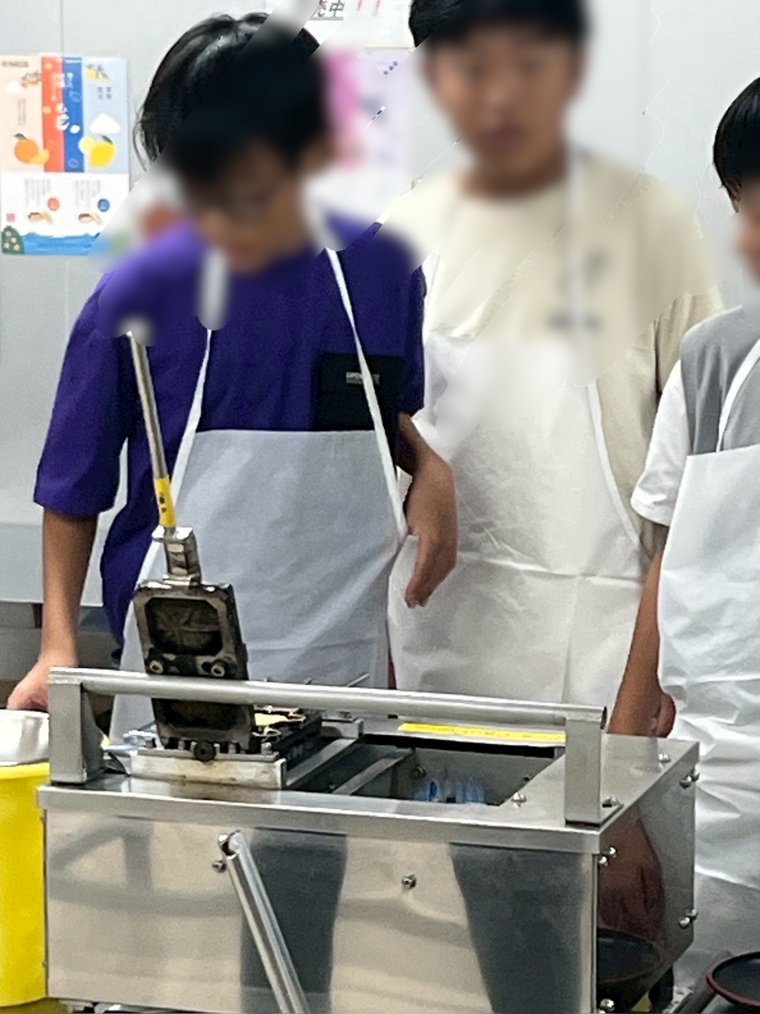 もみじまんじゅうを焼いています