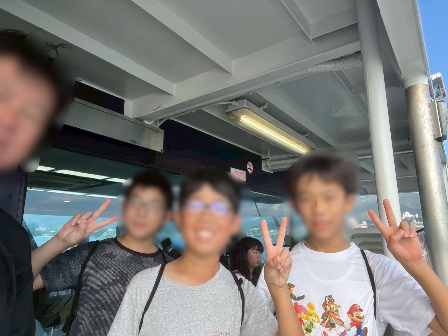 フェリーの中では、受ける風がここちよい