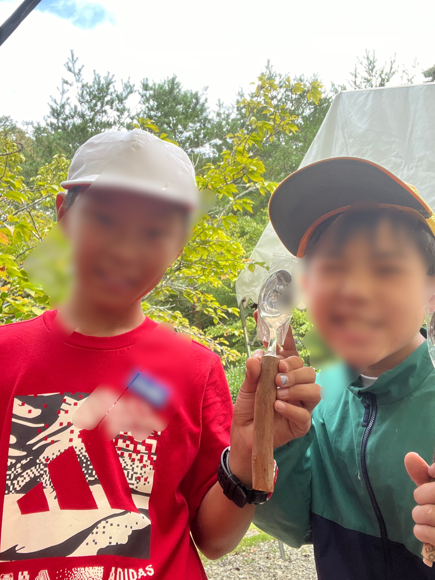 完成を喜ぶ二人