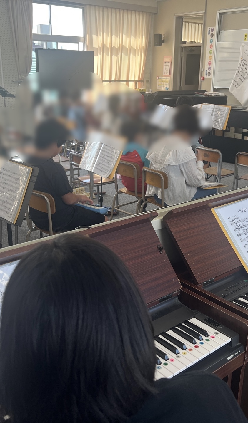 写真は静止画ですが、ノリノリですよ