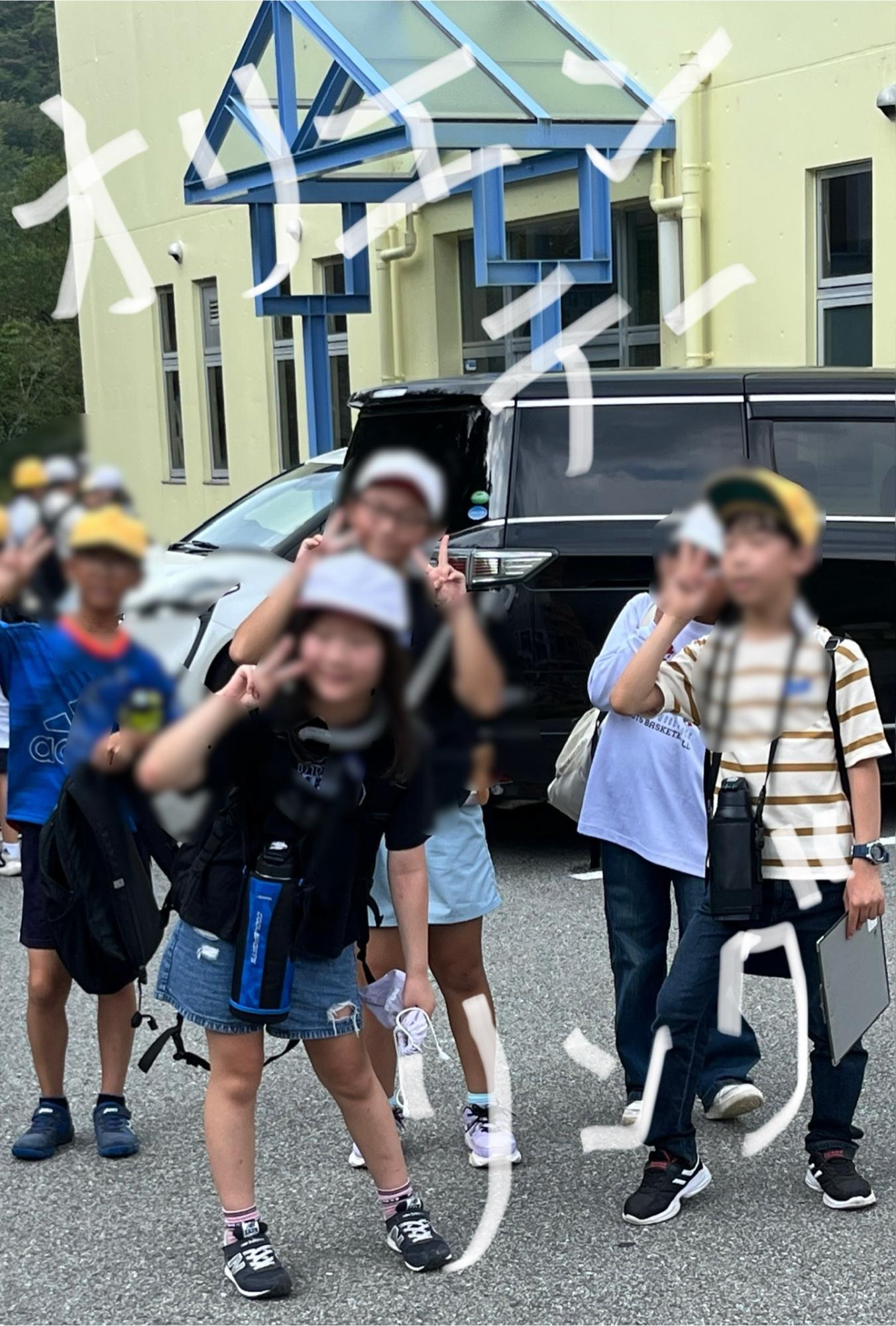 オリエンテーリングも、班のメンバーでなかよく活動