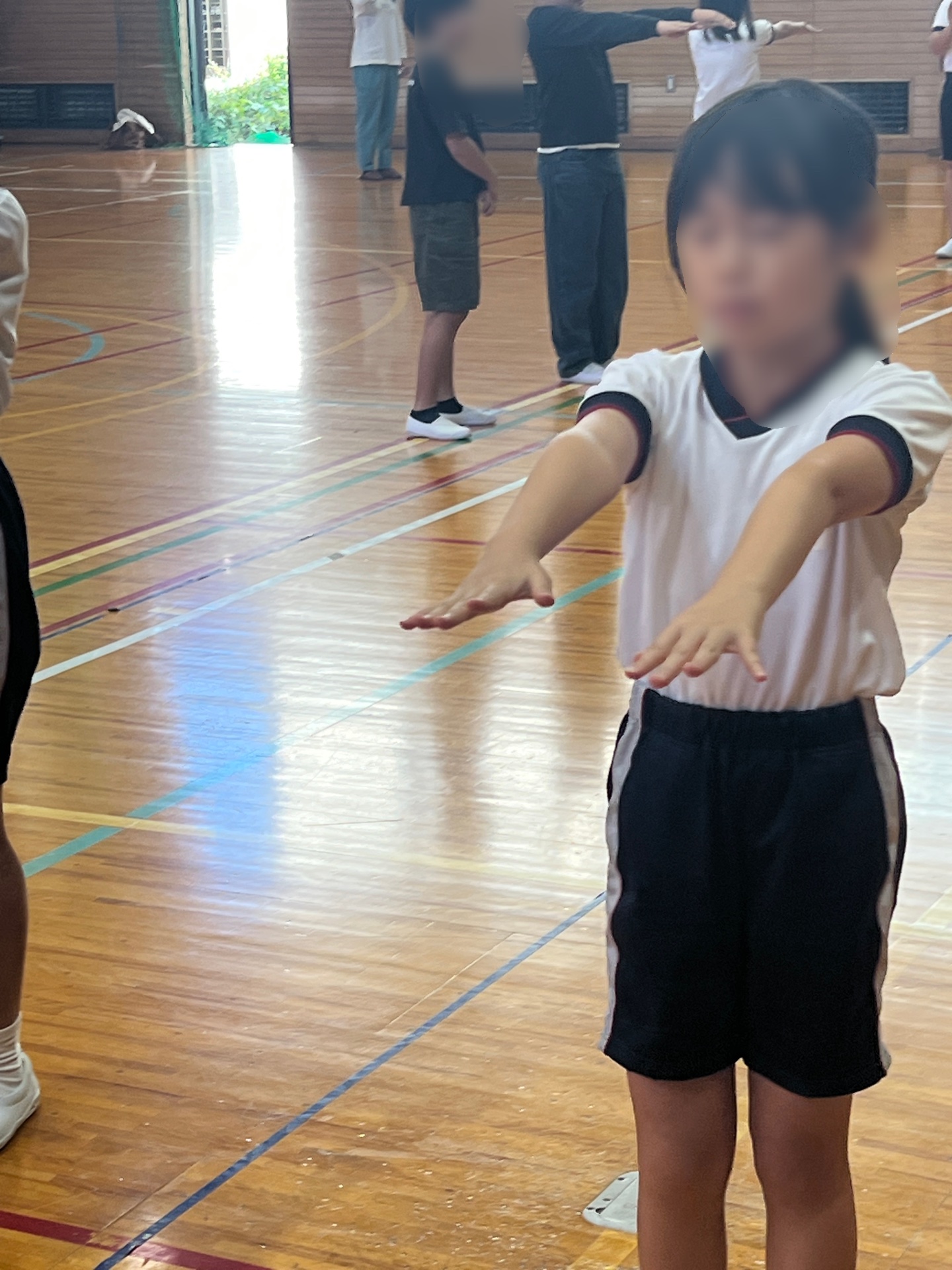 その場で足踏み