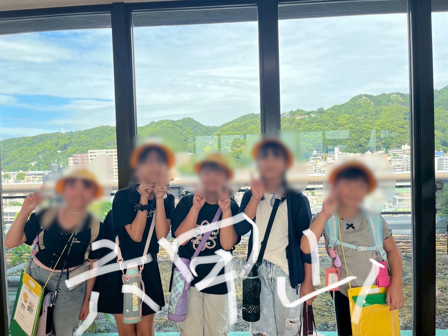 展望台では、ビーナスbridgeをバックに