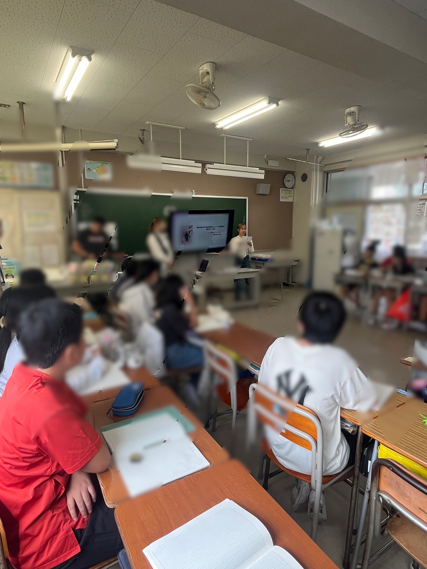 ちょうどこの場面が新聞記事にもなっていました