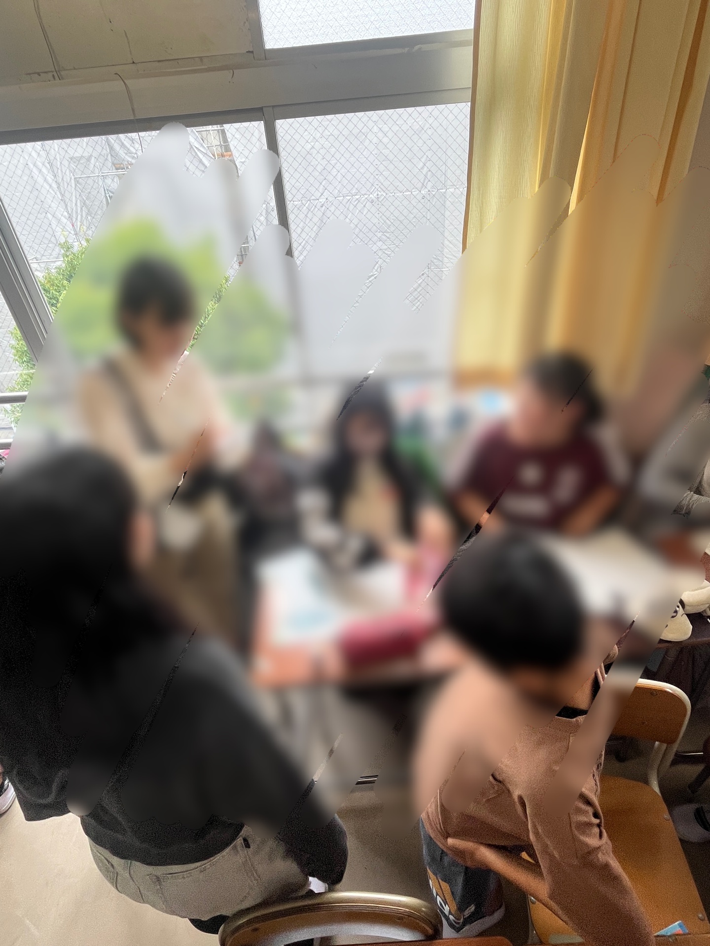 取材を受ける6年生