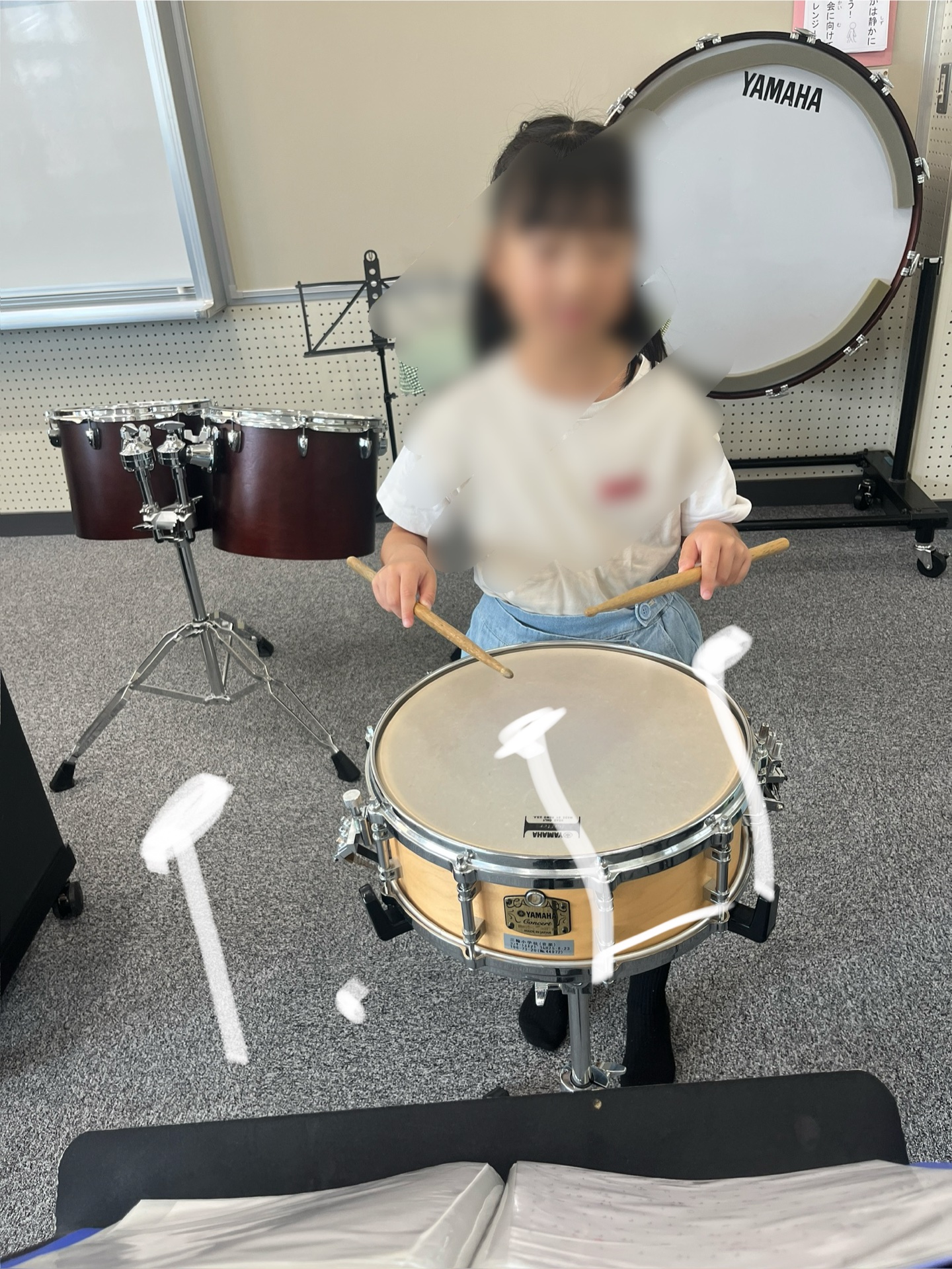 リズミカルに小太鼓