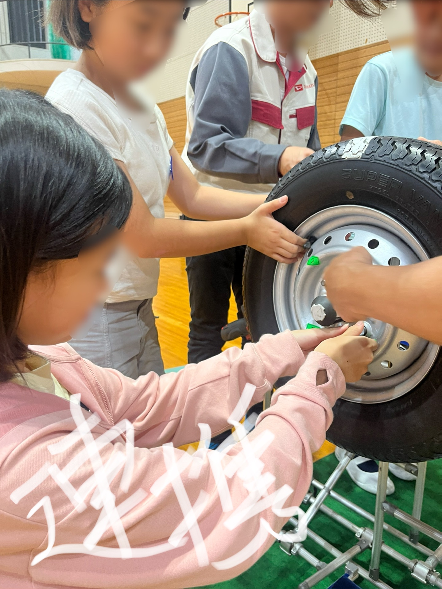 こうやって作業するんやね